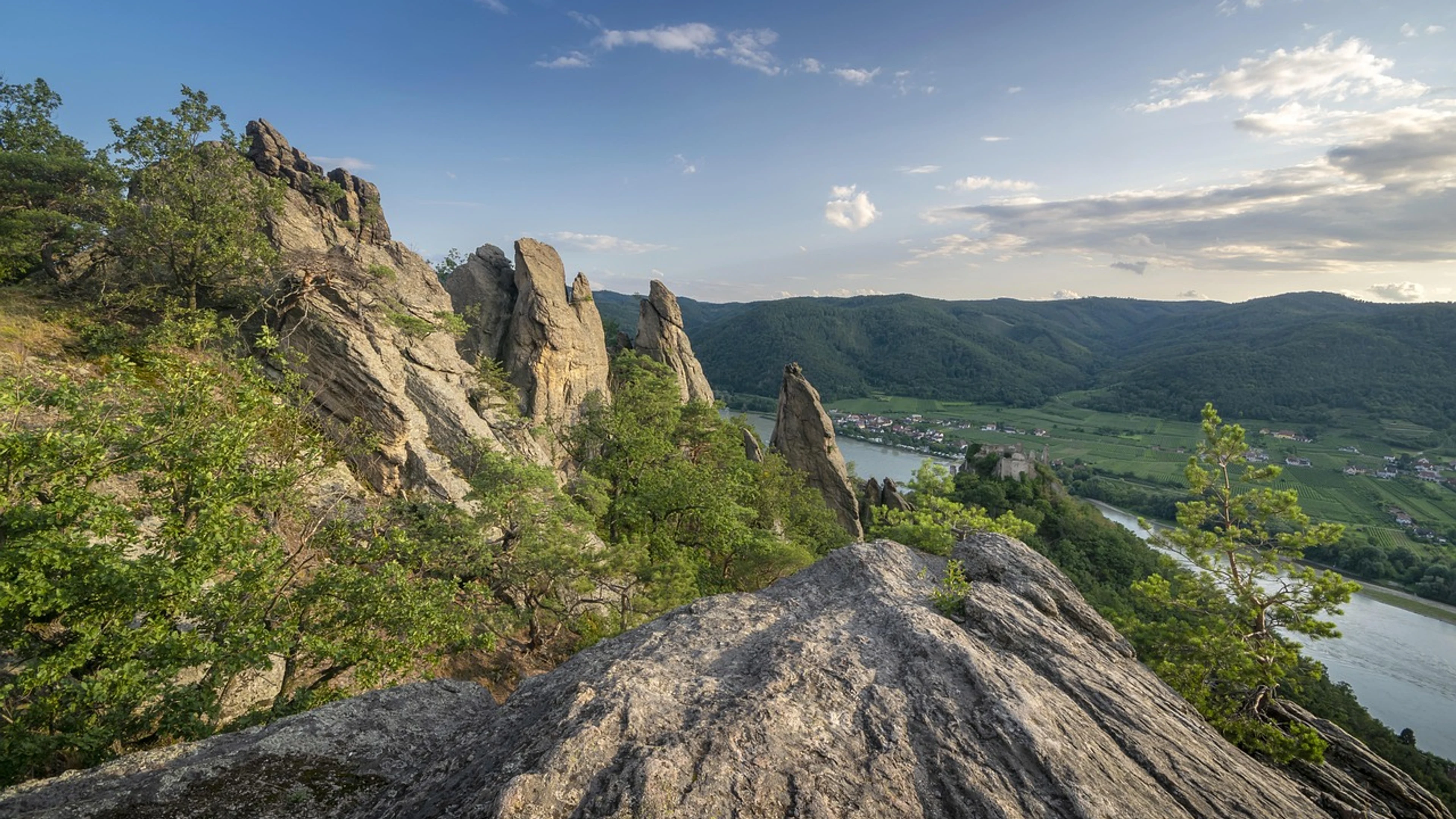 Rocks castle rock - free 4K Ultra HD fantasy wallpaper for desktop