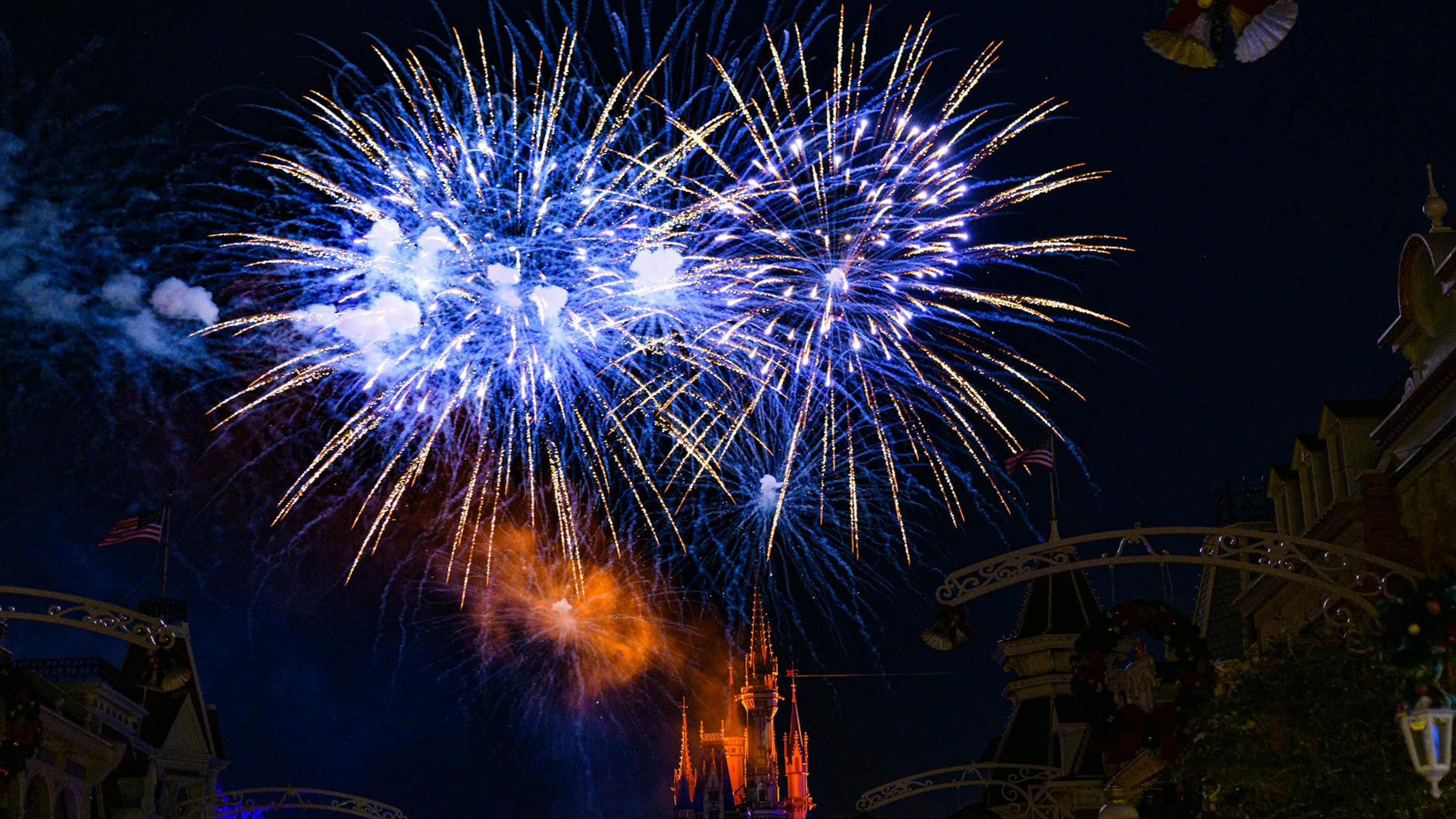 Vibrant fireworks light up the night sky over a famous castle in Florida. - free 4K Ultra HD fantasy wallpaper for desktop