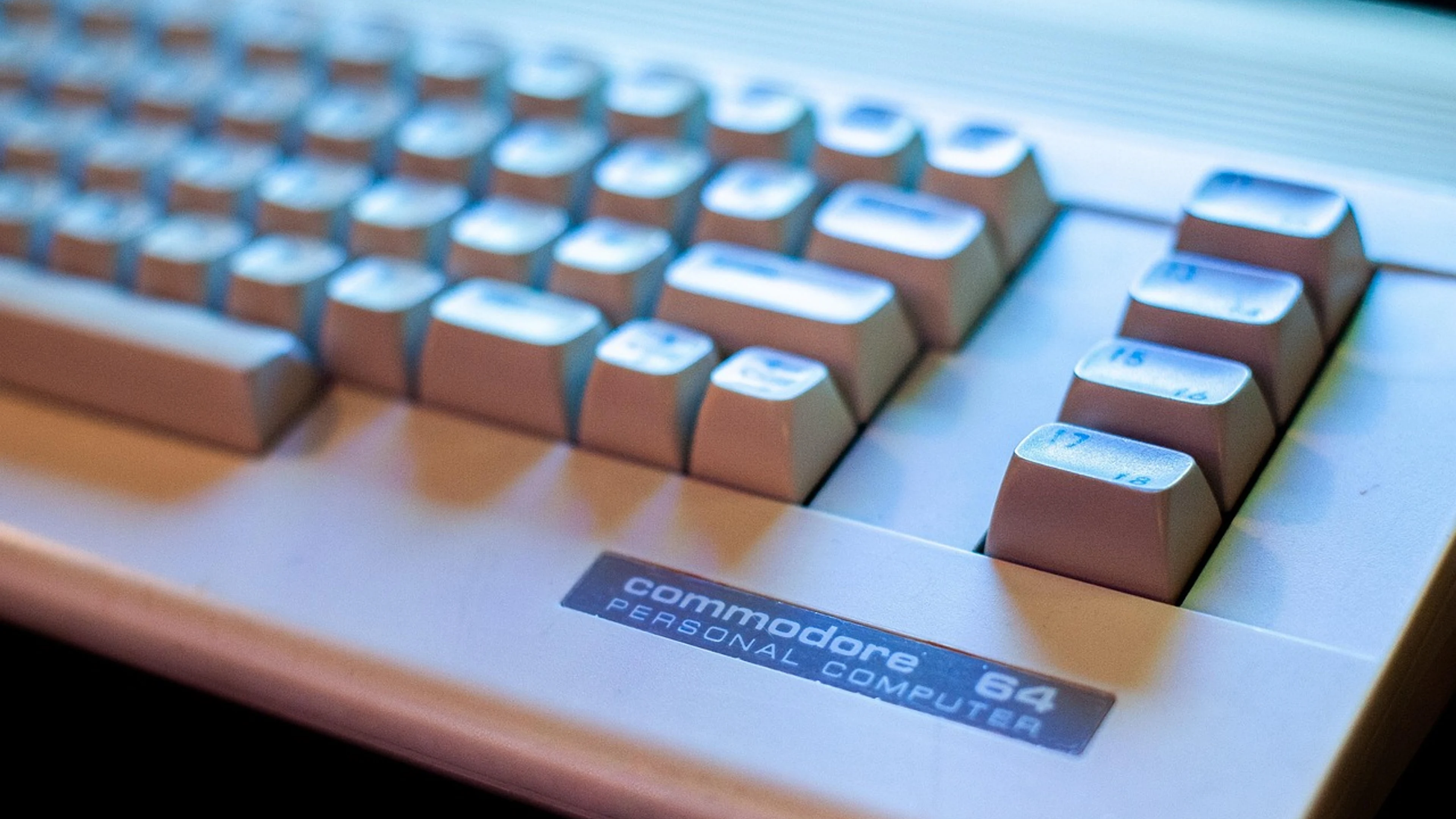 C64 commodore computer - free 4K Ultra HD gaming wallpaper for desktop