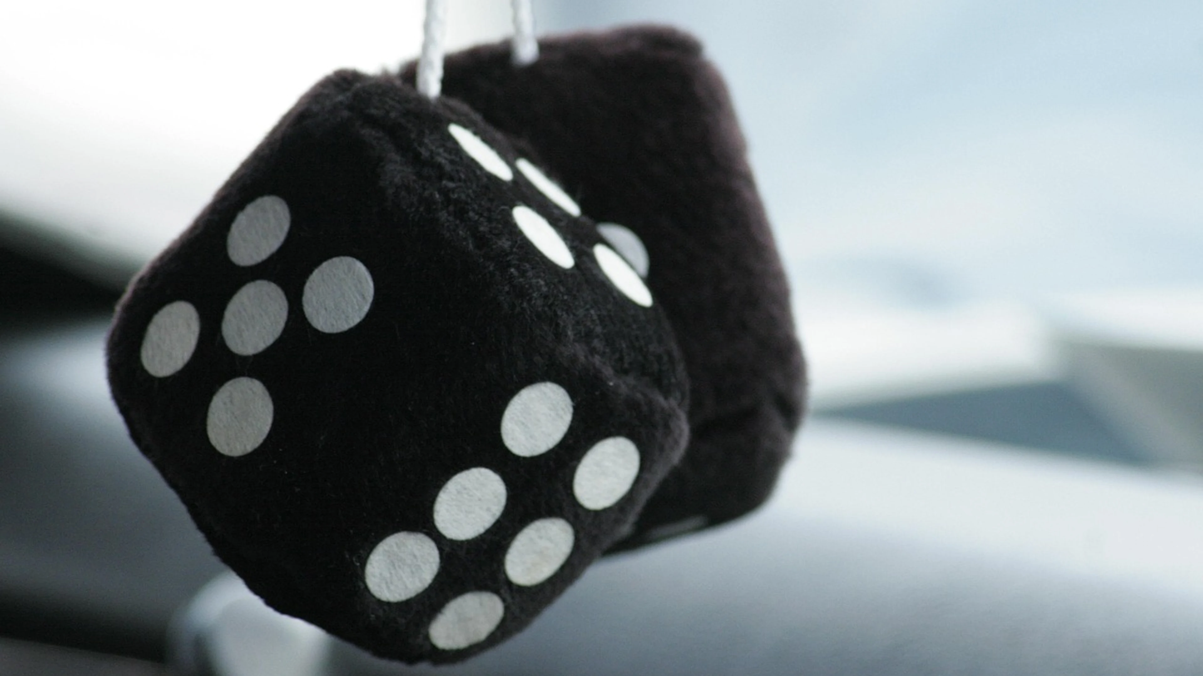 Dice retro car wallpapers - free 4K Ultra HD gaming wallpaper for desktop