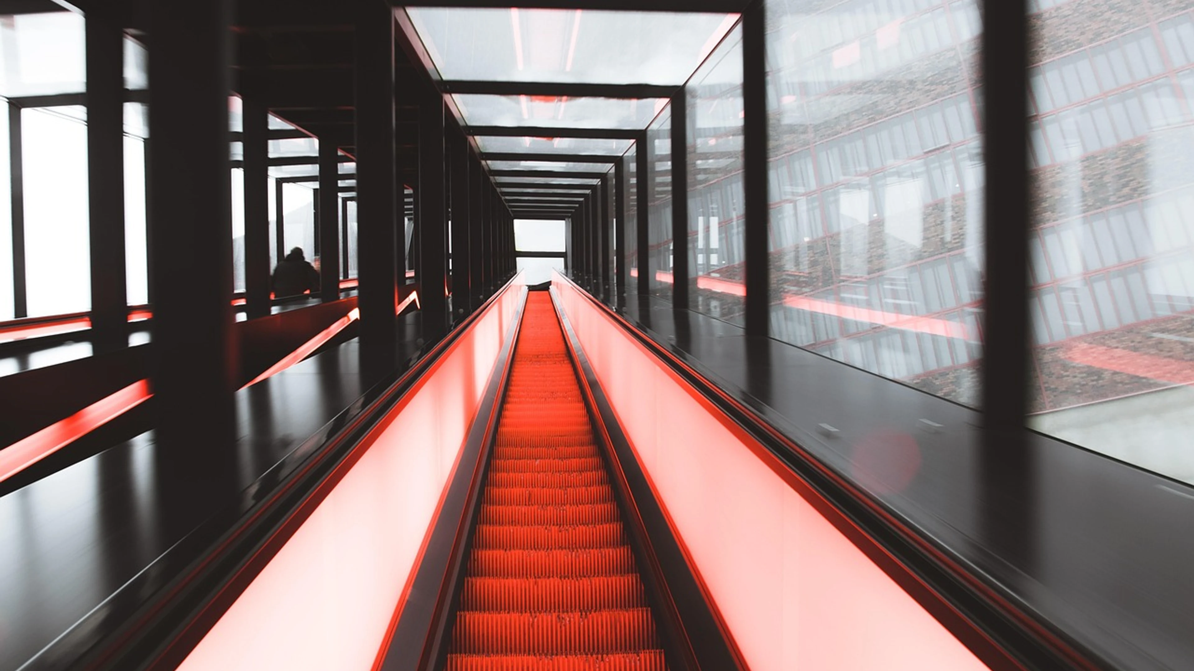 Escalator light glass - free 4K Ultra HD gaming wallpaper for desktop