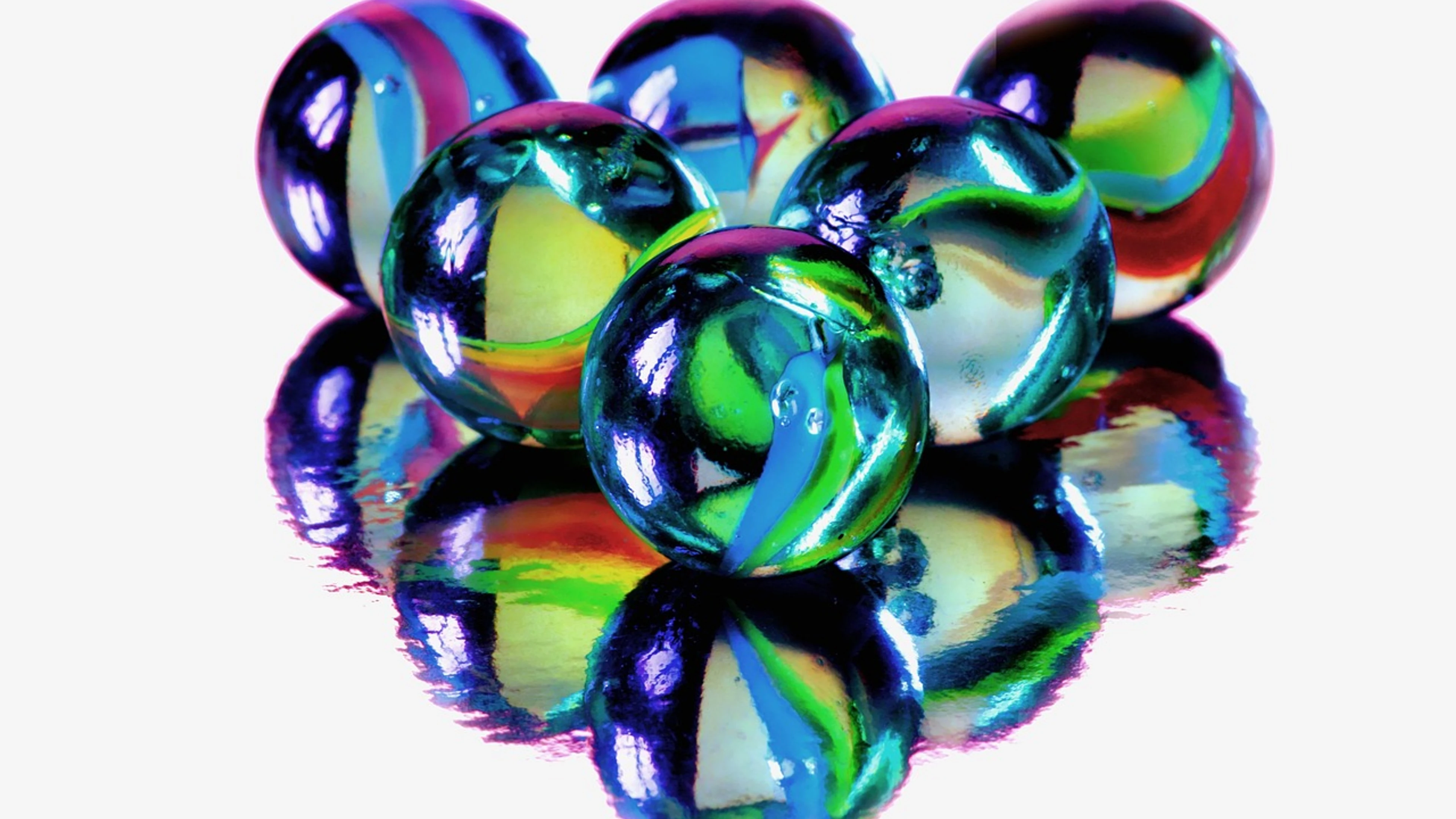 Marbles blue glass - free 4K Ultra HD gaming wallpaper for desktop