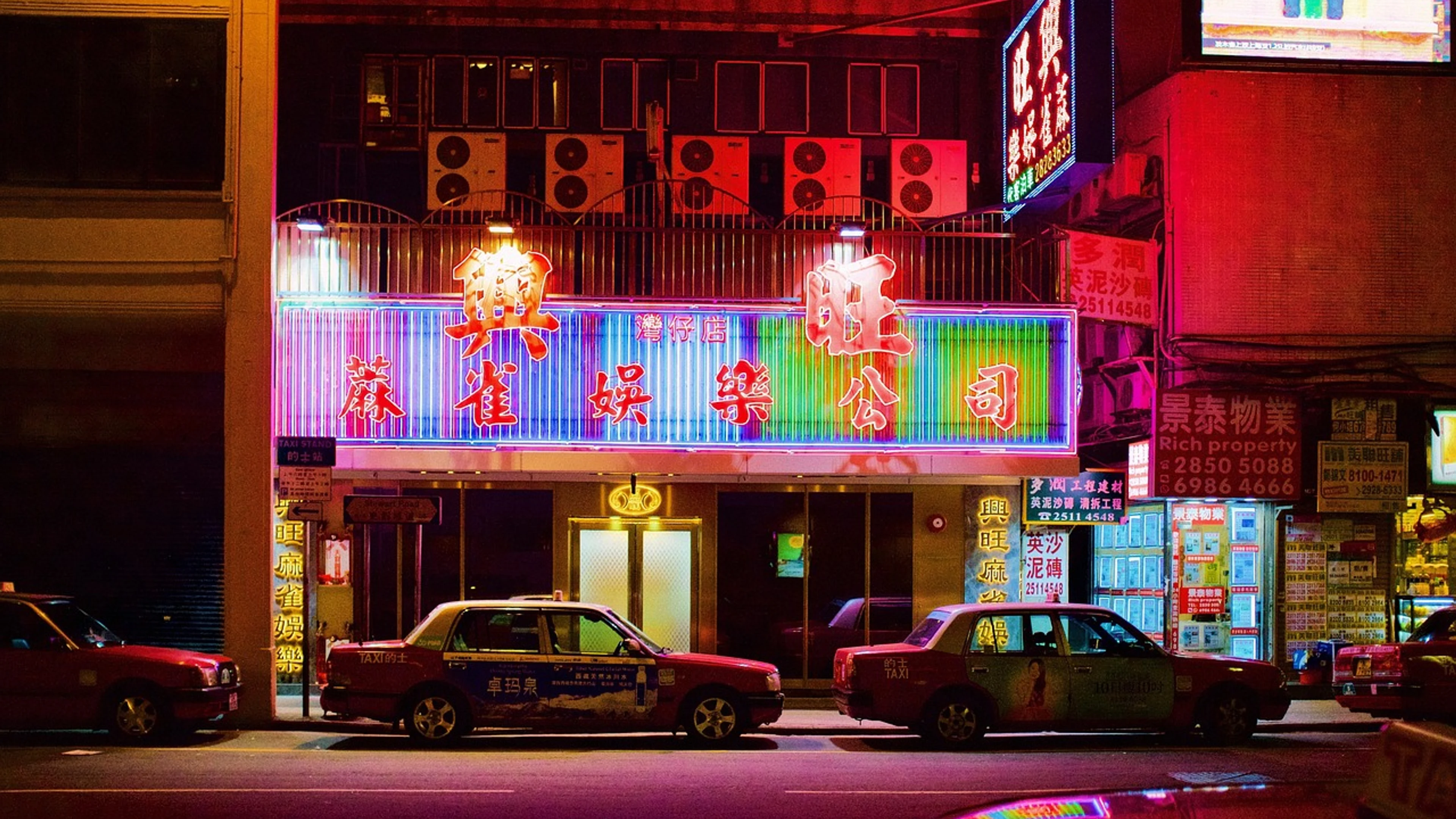 Street building evening - free 4K Ultra HD gaming wallpaper for desktop