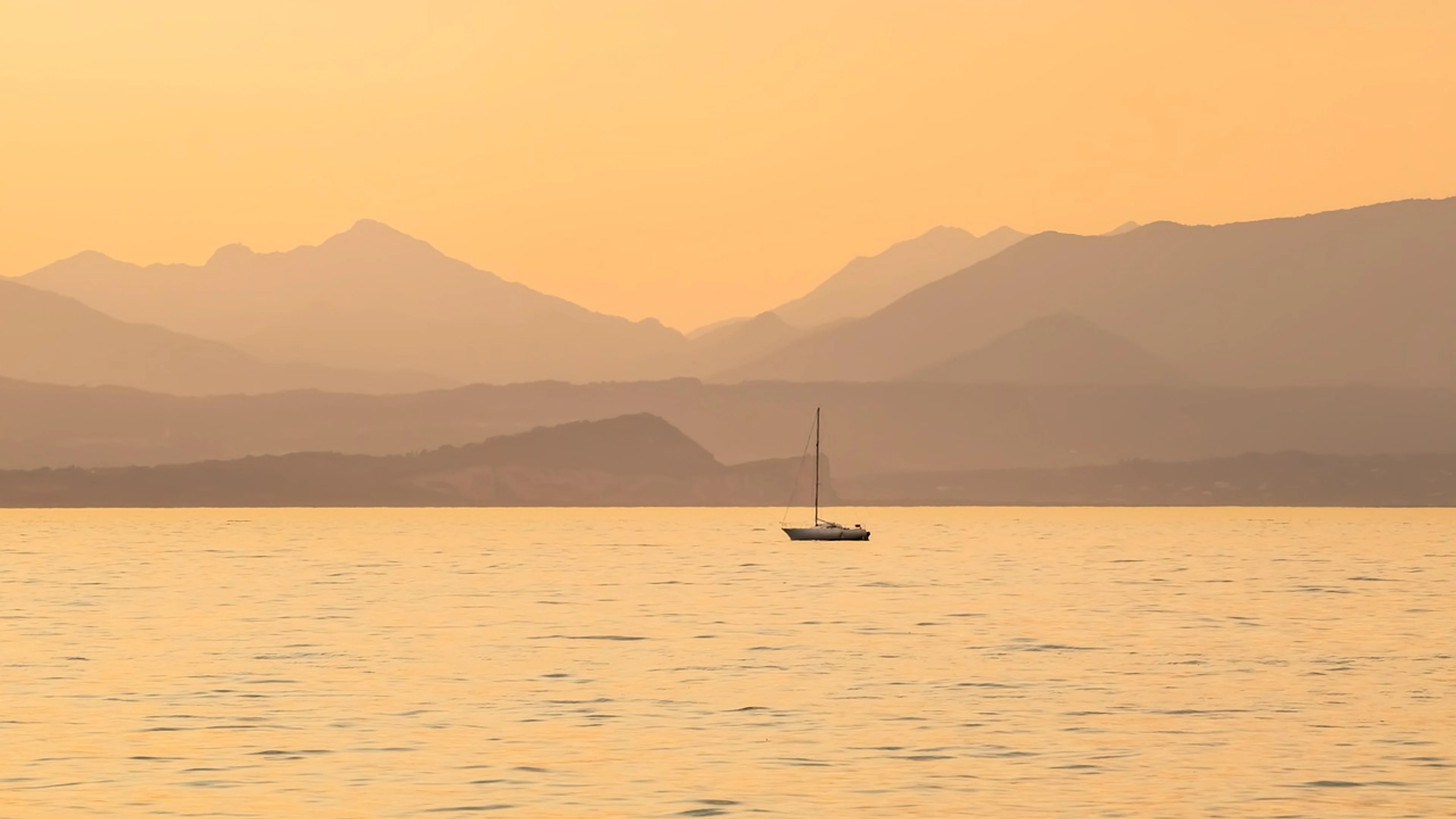 Lake boat sunset - free 4K Ultra HD lake wallpaper for desktop