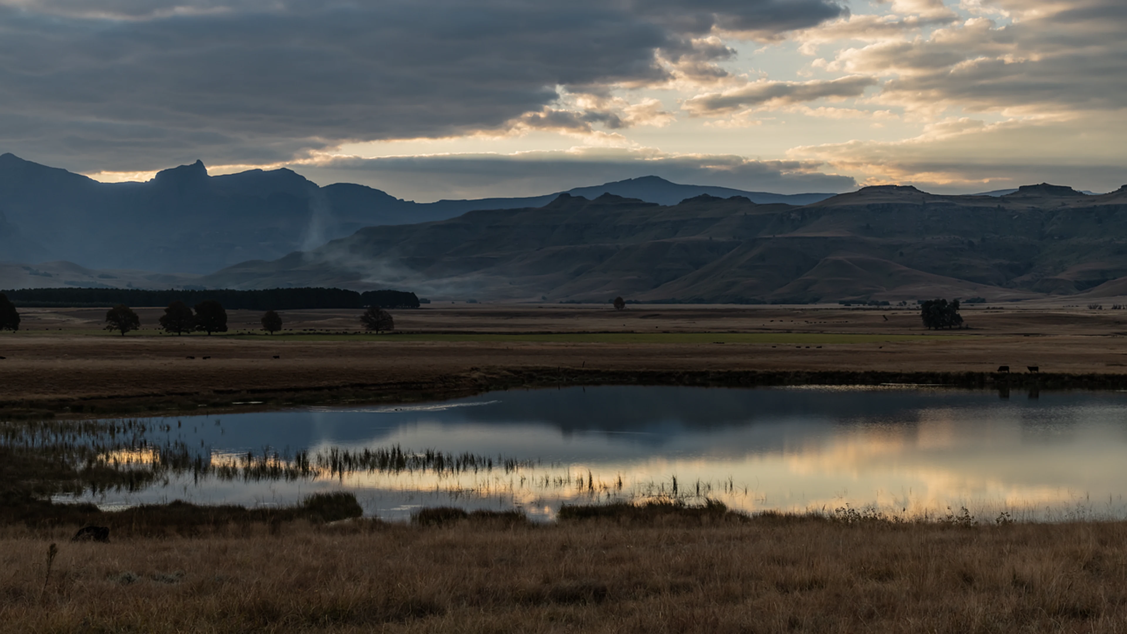 Lake reflection mountain - free 4K Ultra HD lake wallpaper for desktop