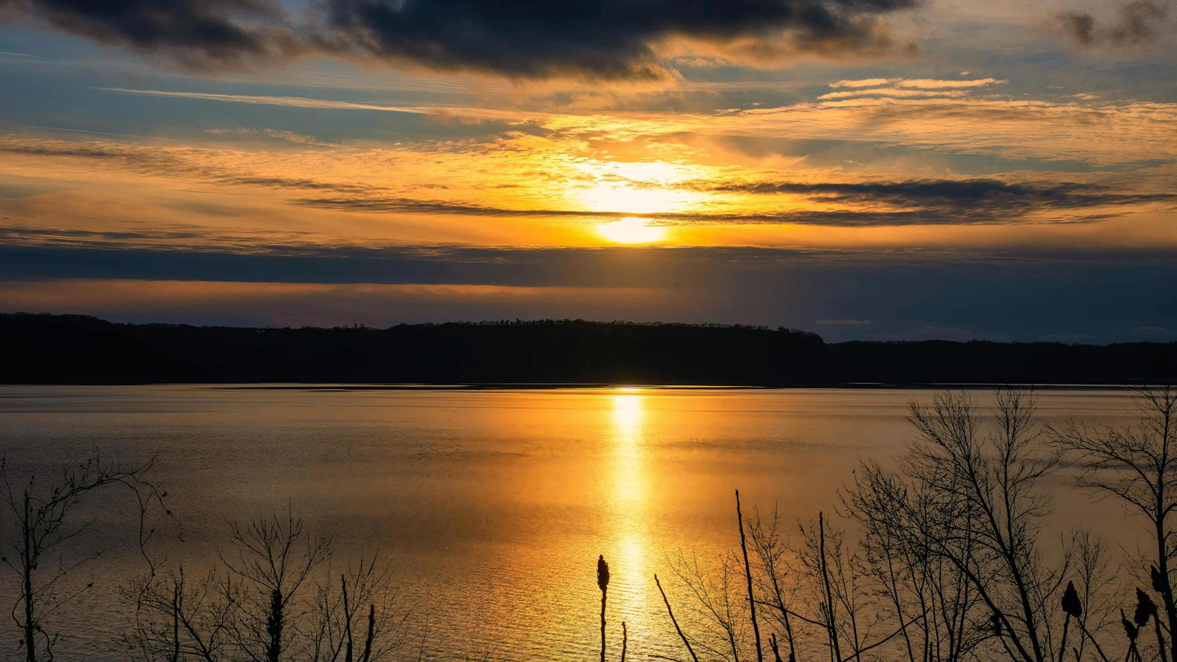 Serene sunset over Lake Pepin with dramatic skies and reflective waters. Ideal f - free 4K Ultra HD lake wallpaper for desktop