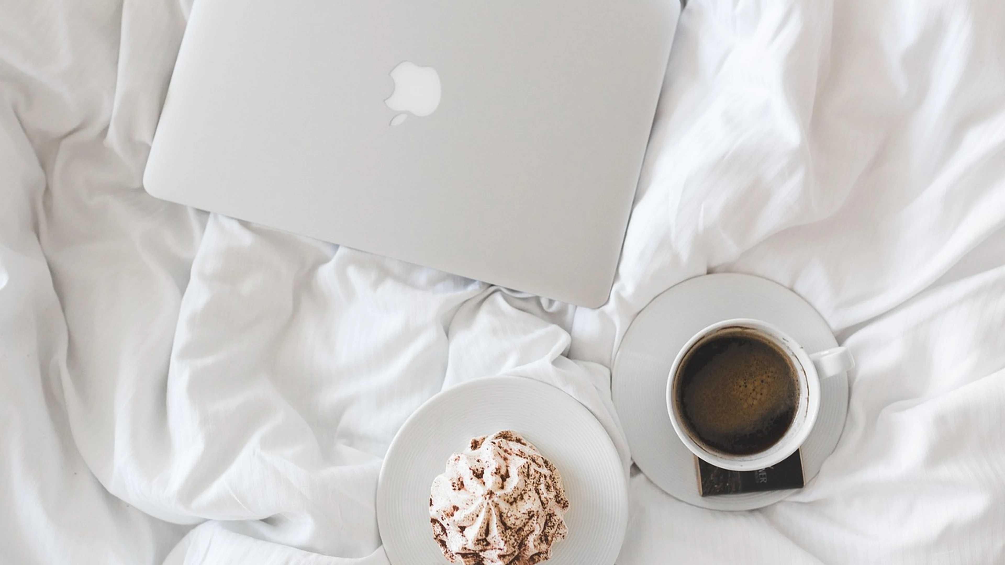Coffee cup macbook - free 4K Ultra HD minimal wallpaper for desktop