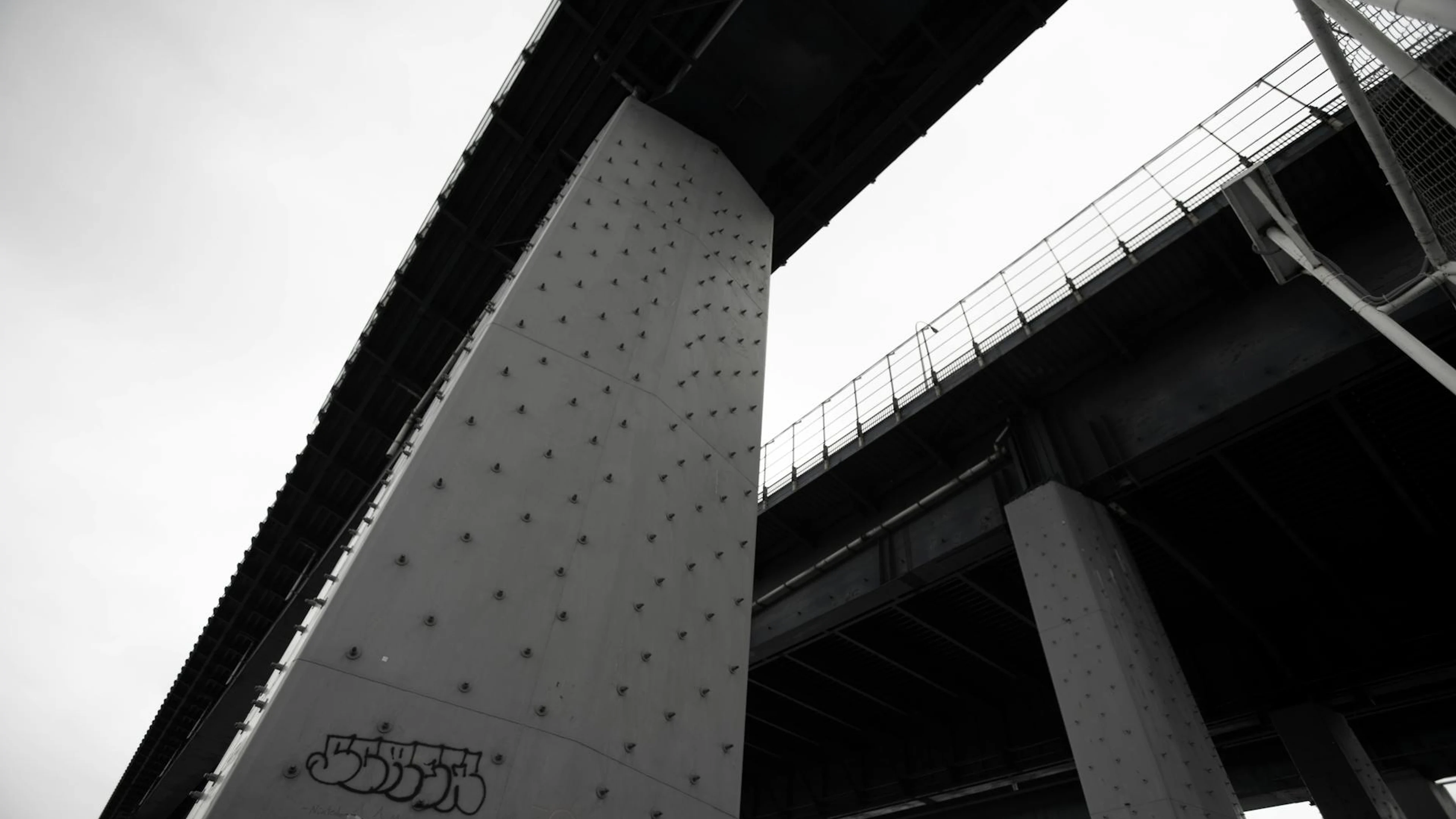 Dramatic black and white view of a modern bridge from below showing architectura - free 4K Ultra HD minimal wallpaper for desktop