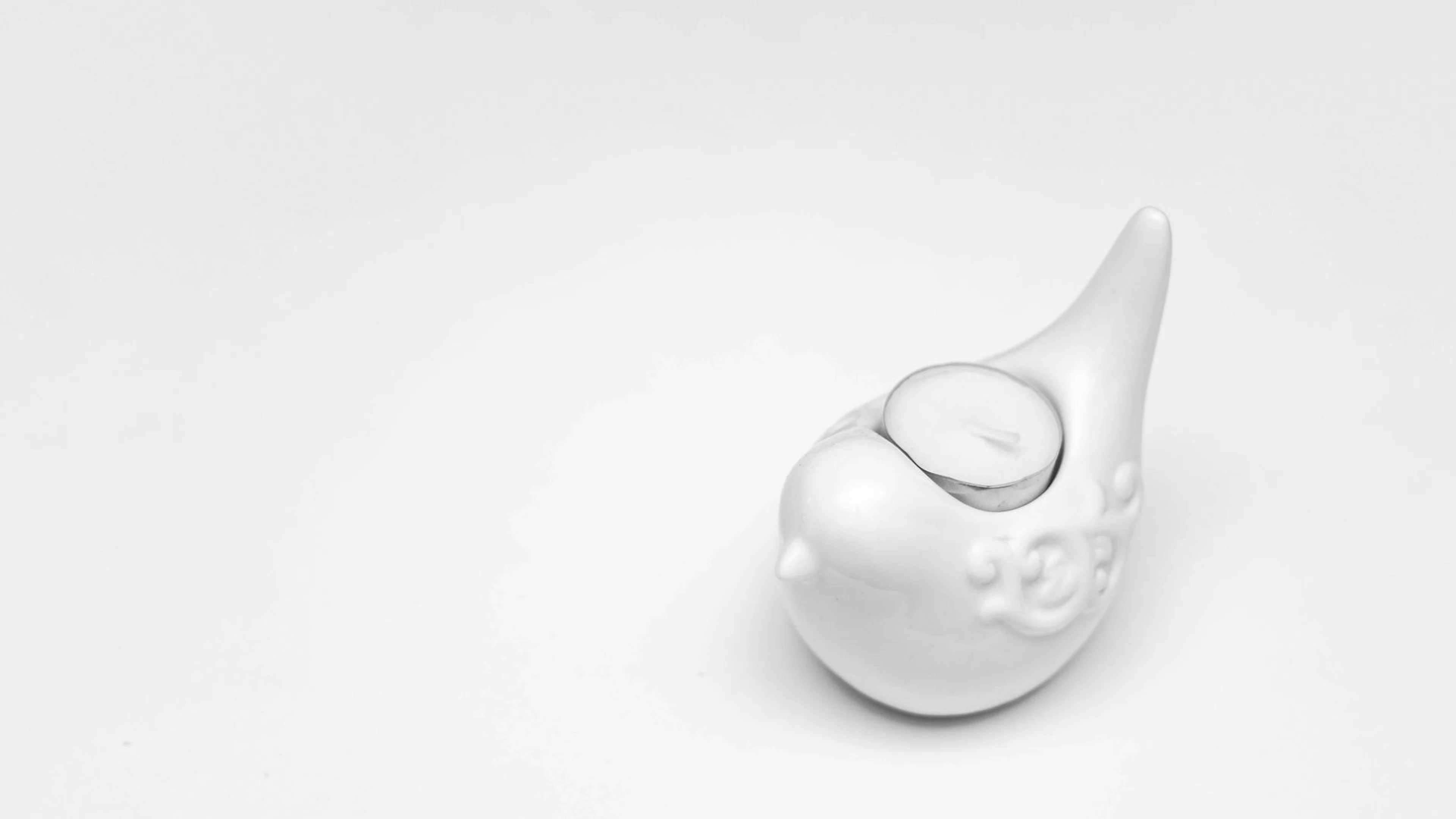 Elegant minimalist ceramic bird figurine candle holder, perfect for decor. - free 4K Ultra HD minimal wallpaper for desktop