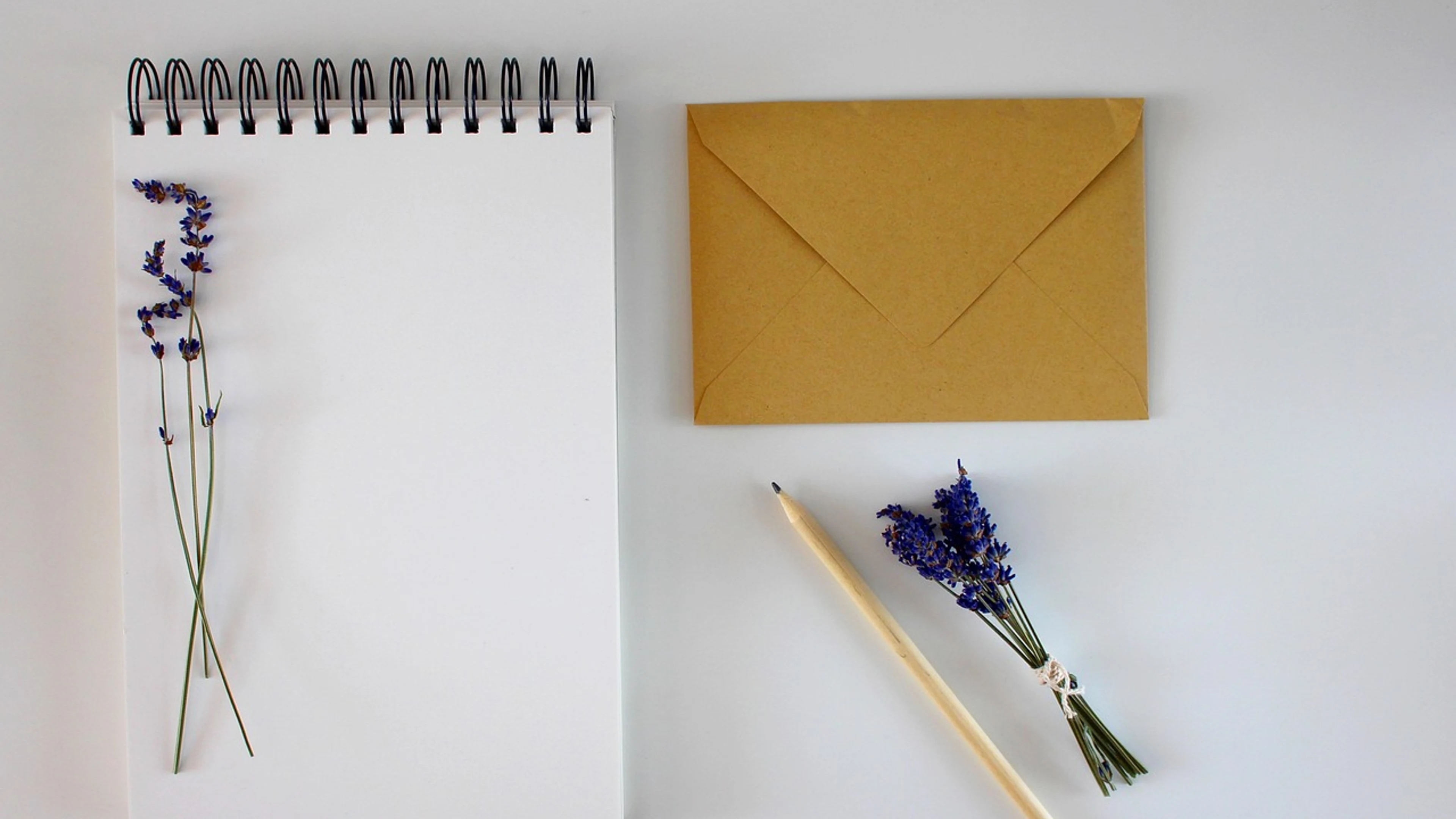 Envelope notebook letter - free 4K Ultra HD minimal wallpaper for desktop