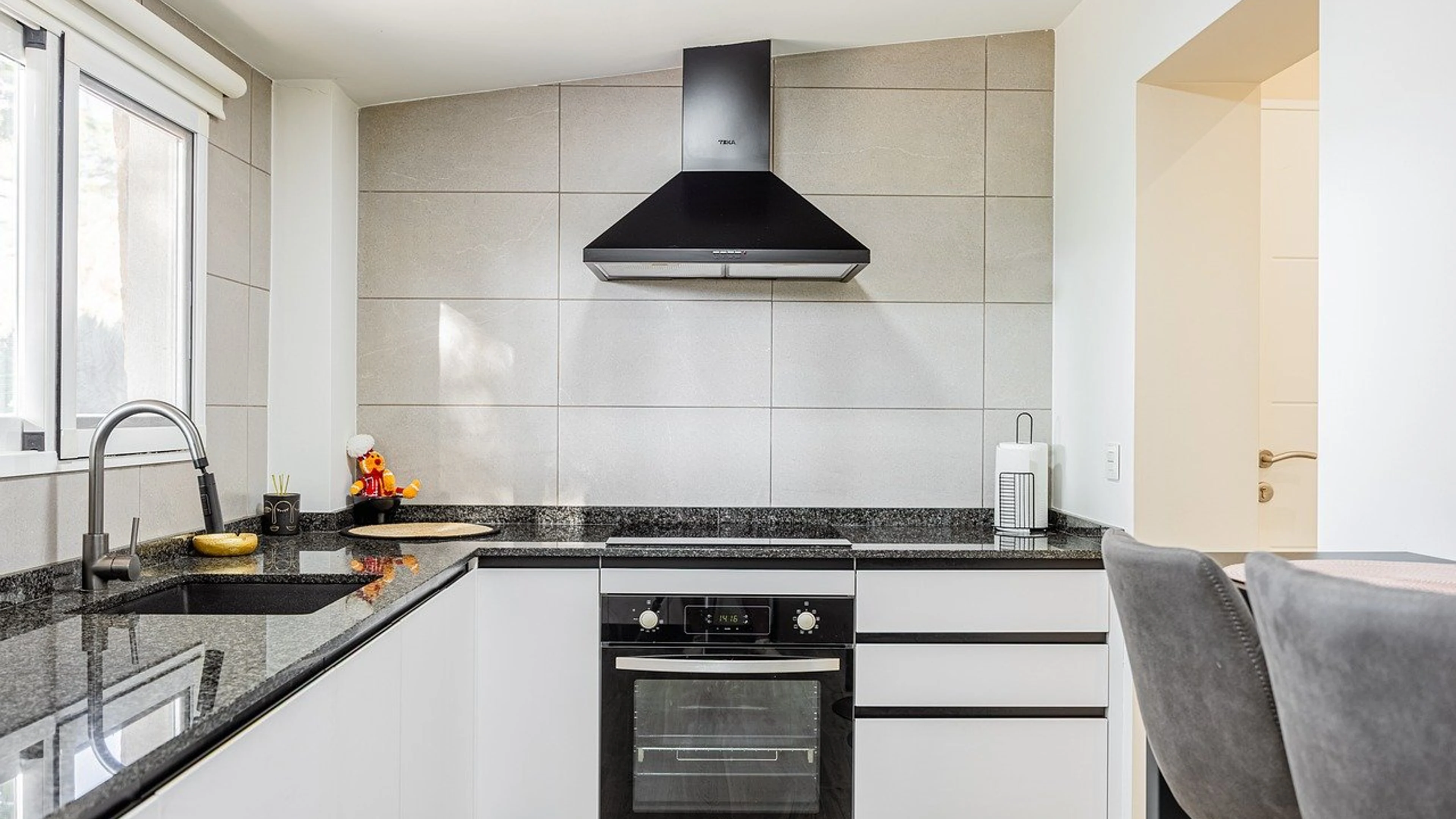 Kitchen modern design - free 4K Ultra HD minimal wallpaper for desktop