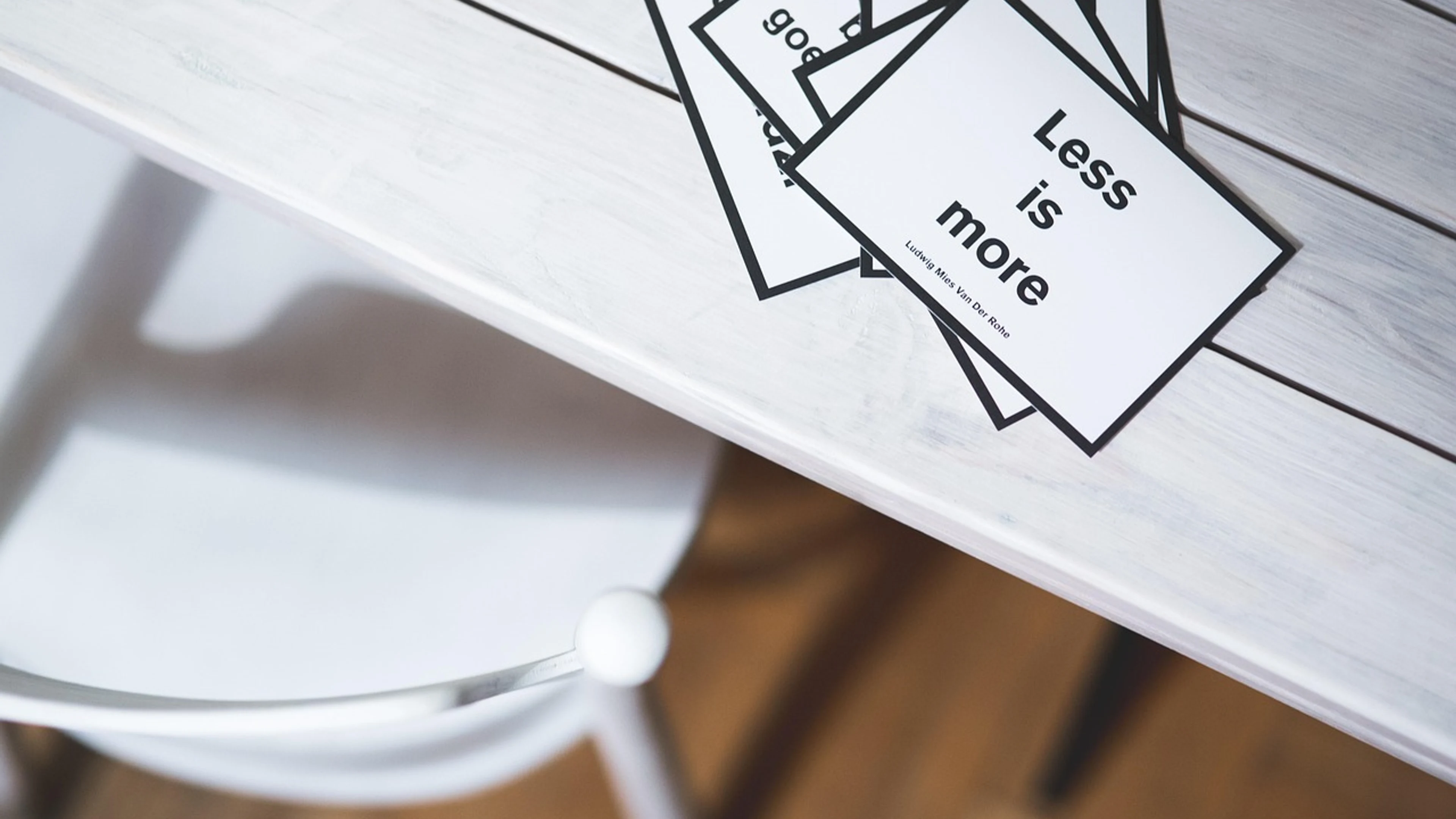 Less is more quote white - free 4K Ultra HD minimal wallpaper for desktop