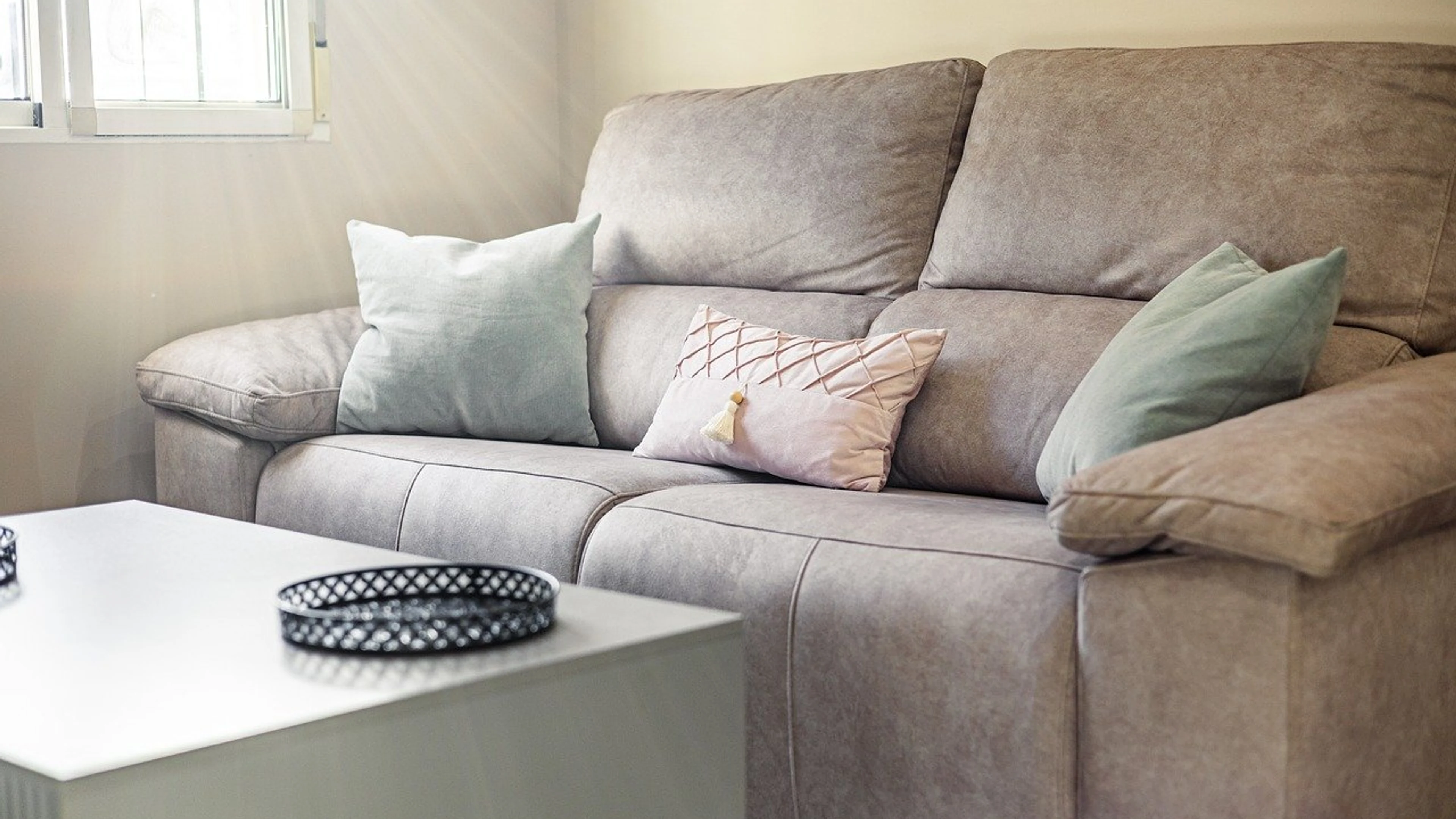 Living room sofa couch - free 4K Ultra HD minimal wallpaper for desktop