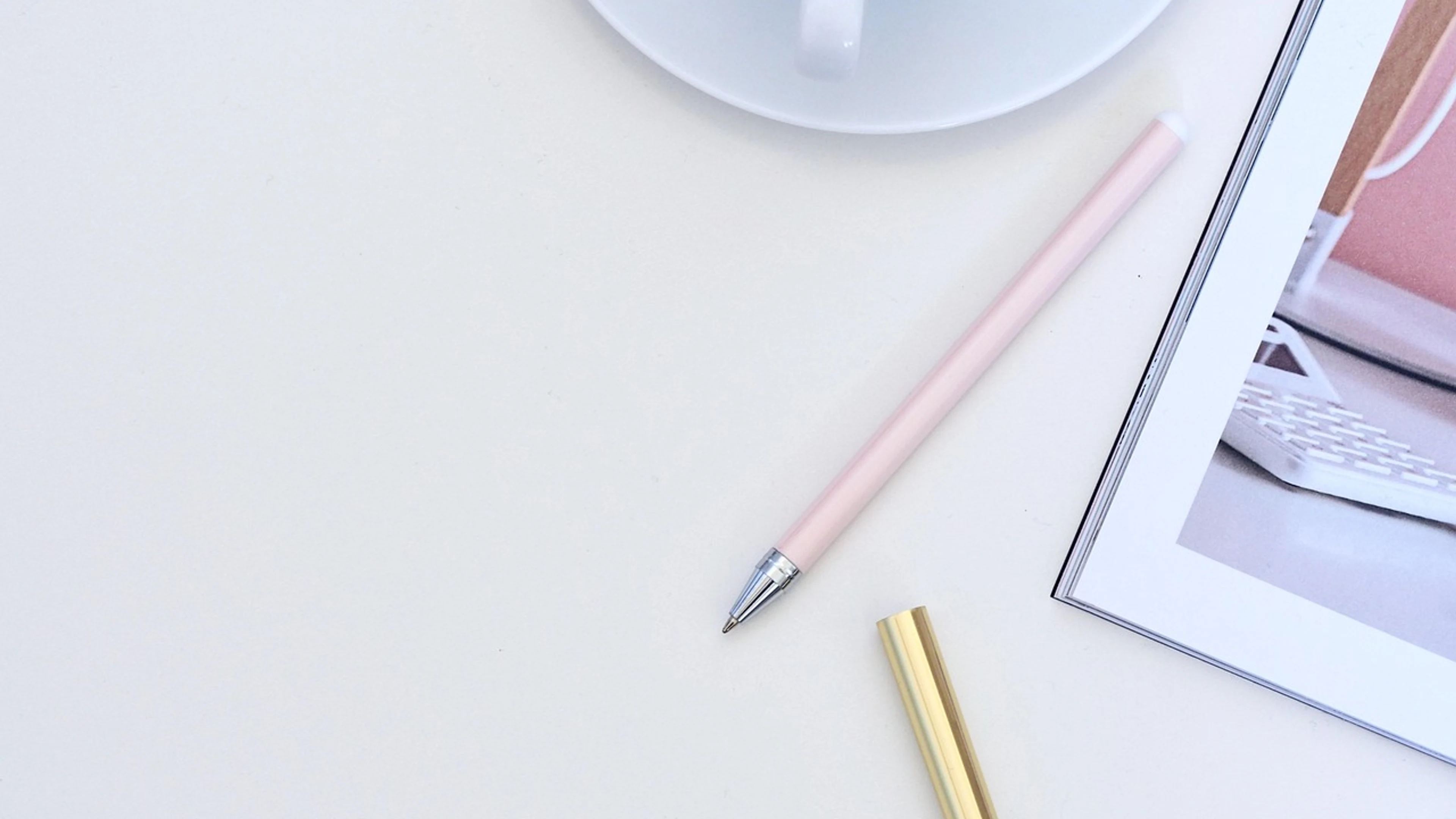 Magazine gray pink - free 4K Ultra HD minimal wallpaper for desktop