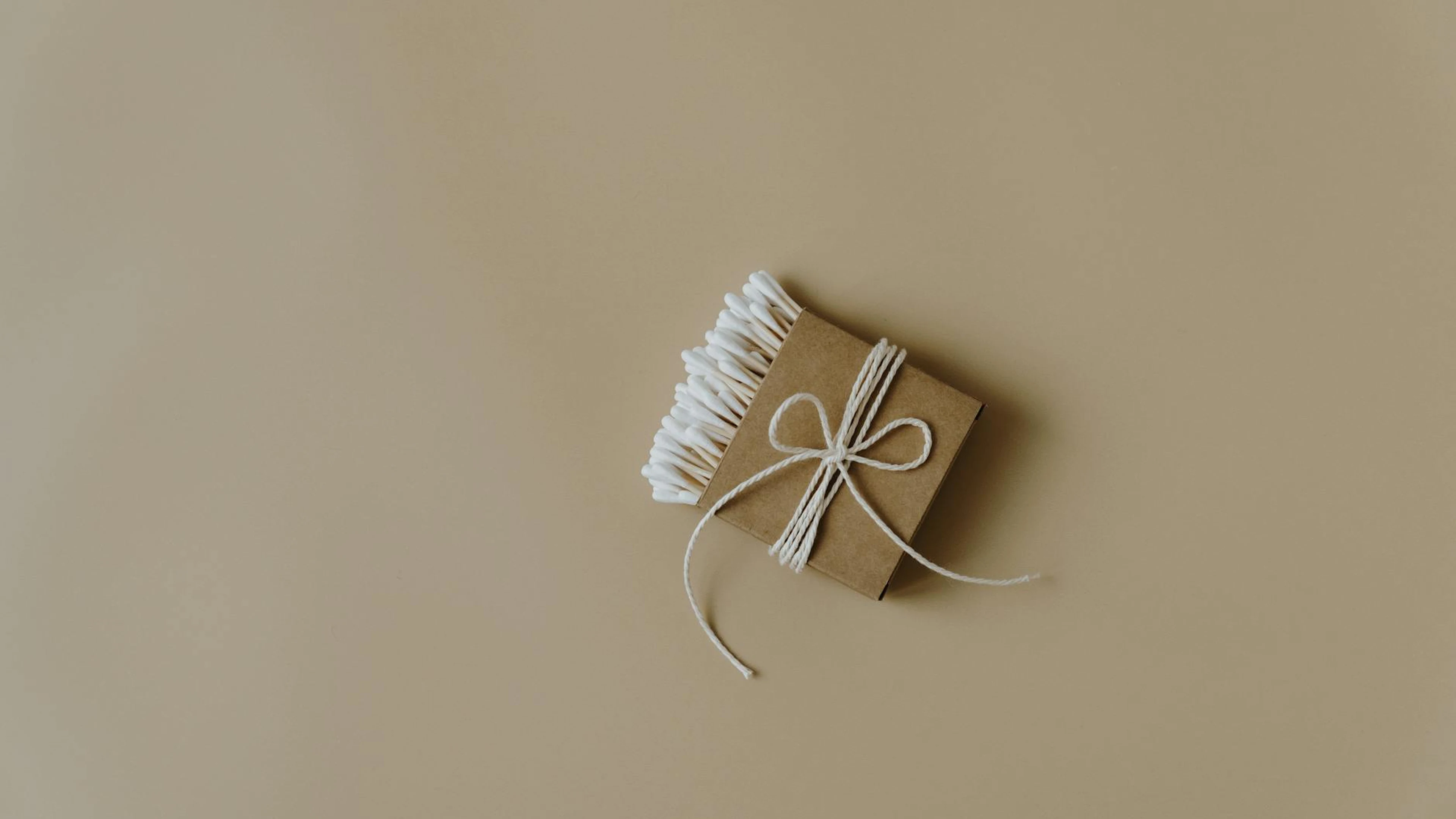 Minimalist design featuring eco-friendly cotton buds wrapped in brown paper on n - free 4K Ultra HD minimal wallpaper for desktop