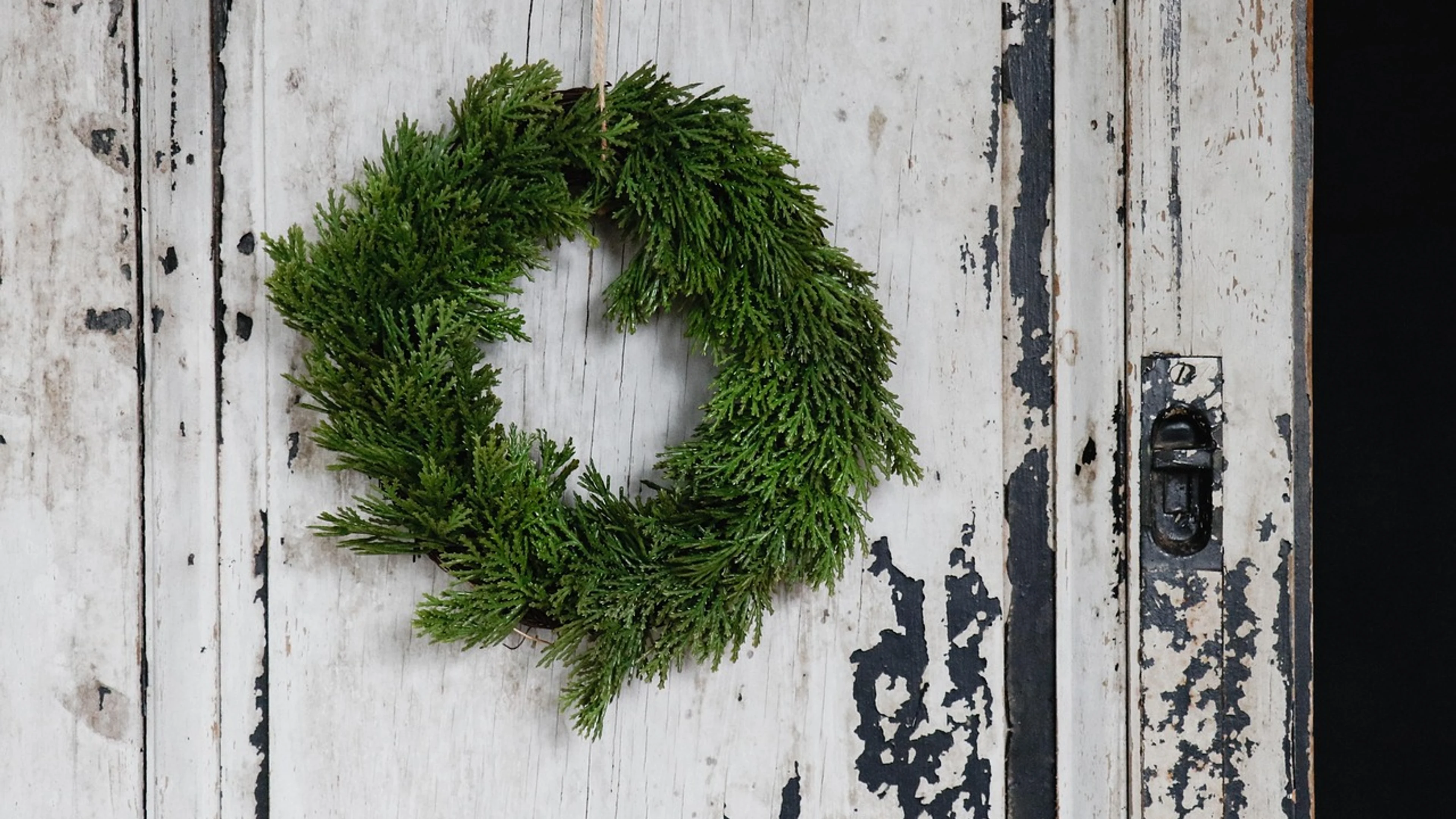 Wreath nature decoration - free 4K Ultra HD minimal wallpaper for desktop