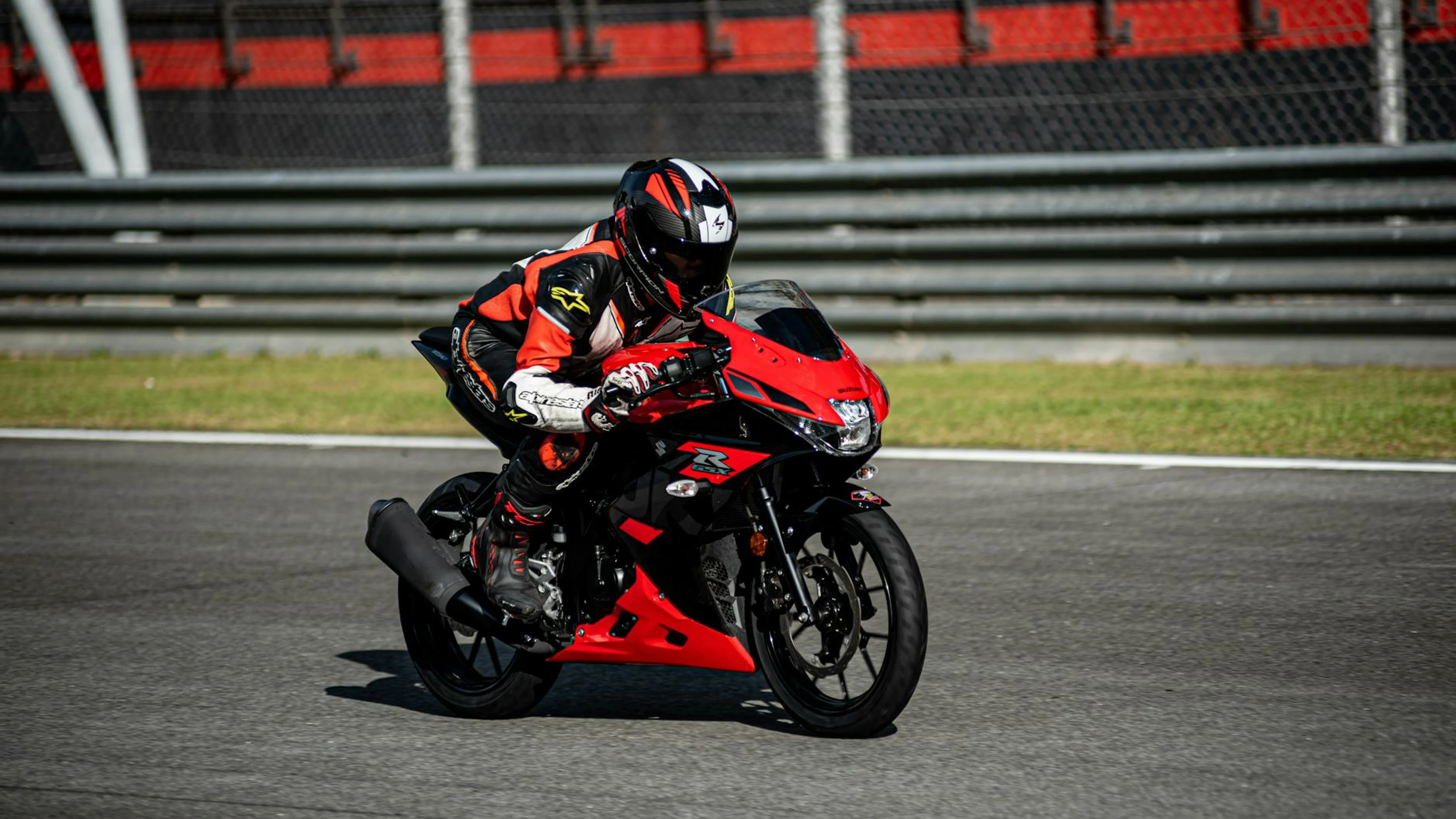 A motorcyclist in racing gear speeds on a track in Sepang, Malaysia. - free 4K Ultra HD motorcycle wallpaper for desktop