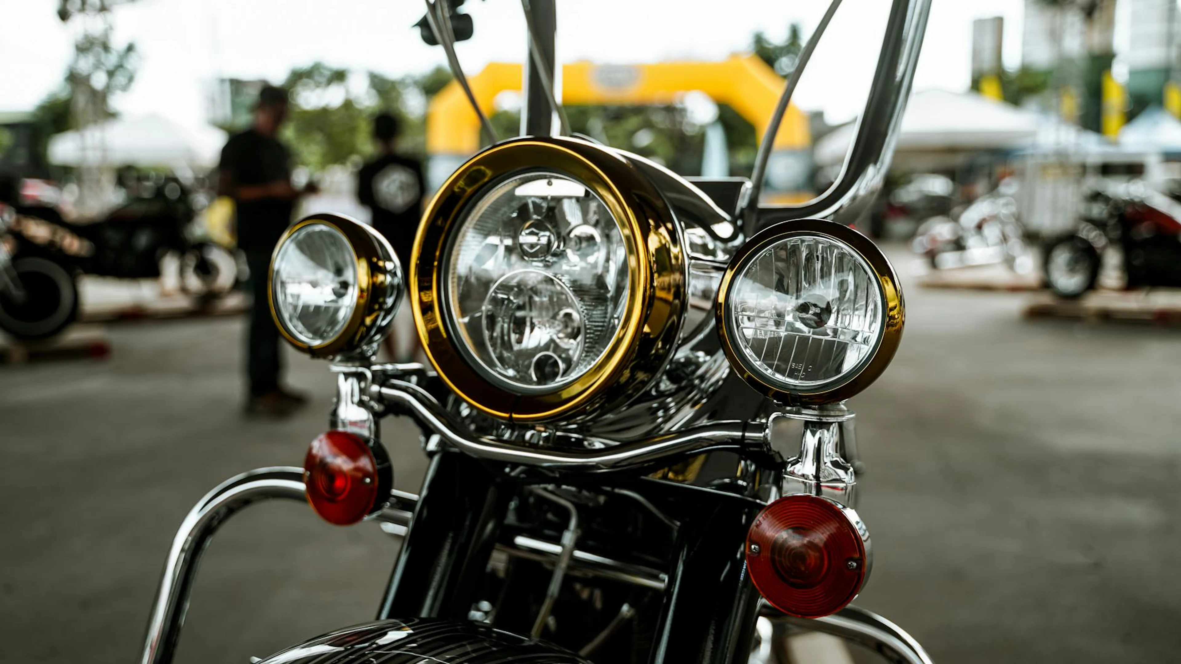 Close-up of vintage motorcycle headlight at an outdoor event in Quezon City, Phi - free 4K Ultra HD motorcycle wallpaper for desktop