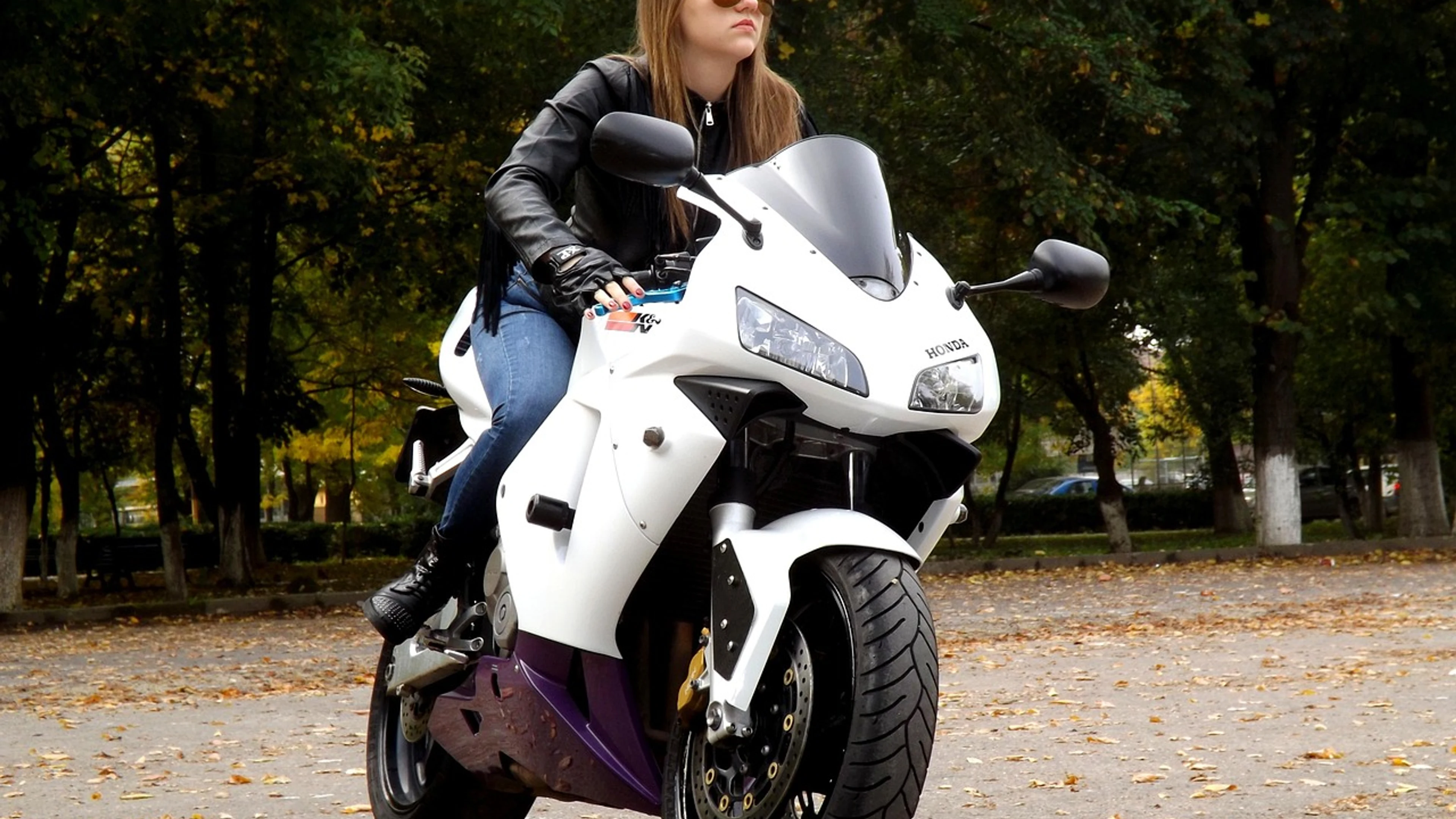 Face motorcycle leather jacket - free 4K Ultra HD motorcycle wallpaper for desktop