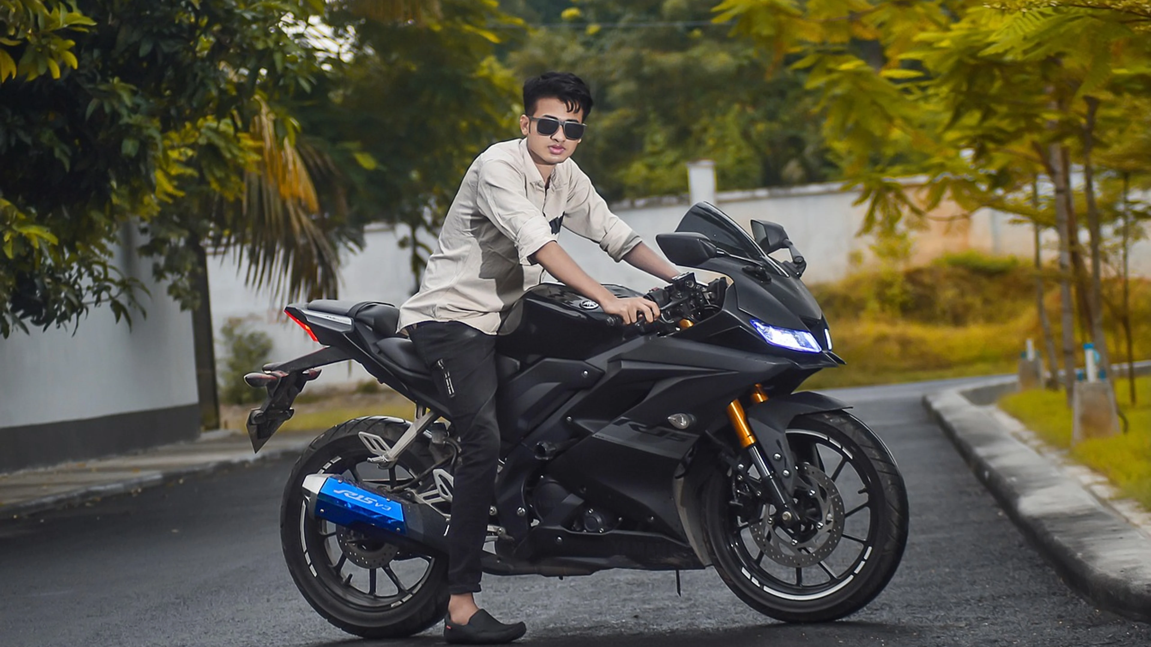 Man biker motorcycle - free 4K Ultra HD motorcycle wallpaper for desktop