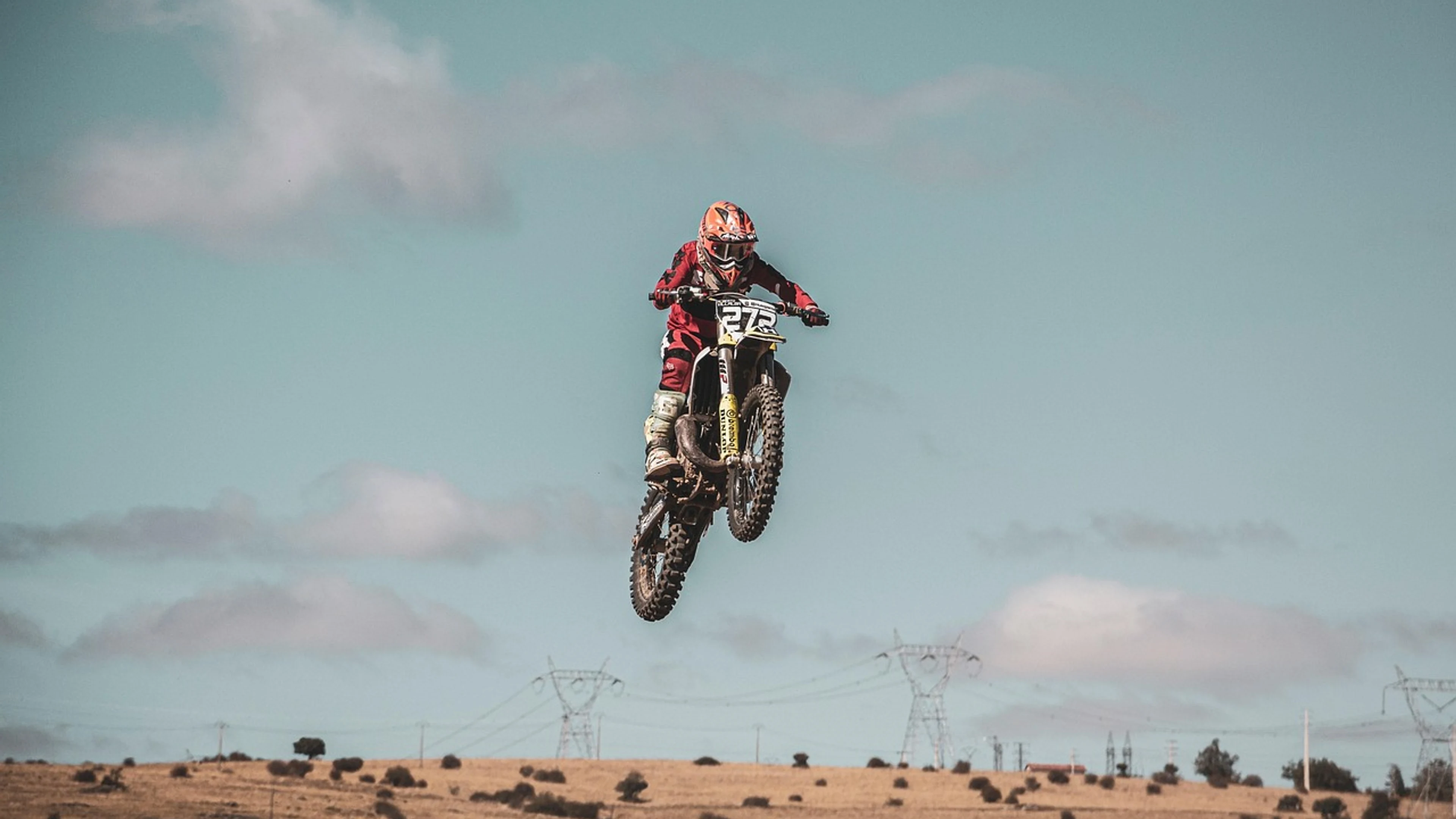 Motocross racing jump - free 4K Ultra HD motorcycle wallpaper for desktop
