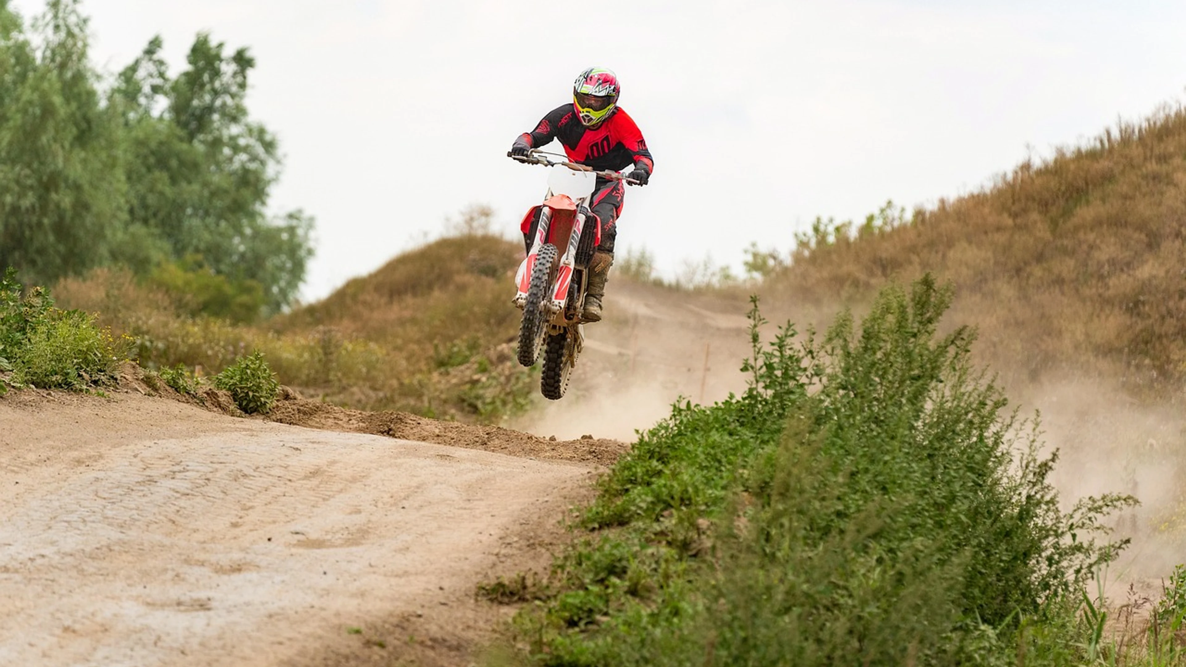 Motorcross biker motorcycle - free 4K Ultra HD motorcycle wallpaper for desktop