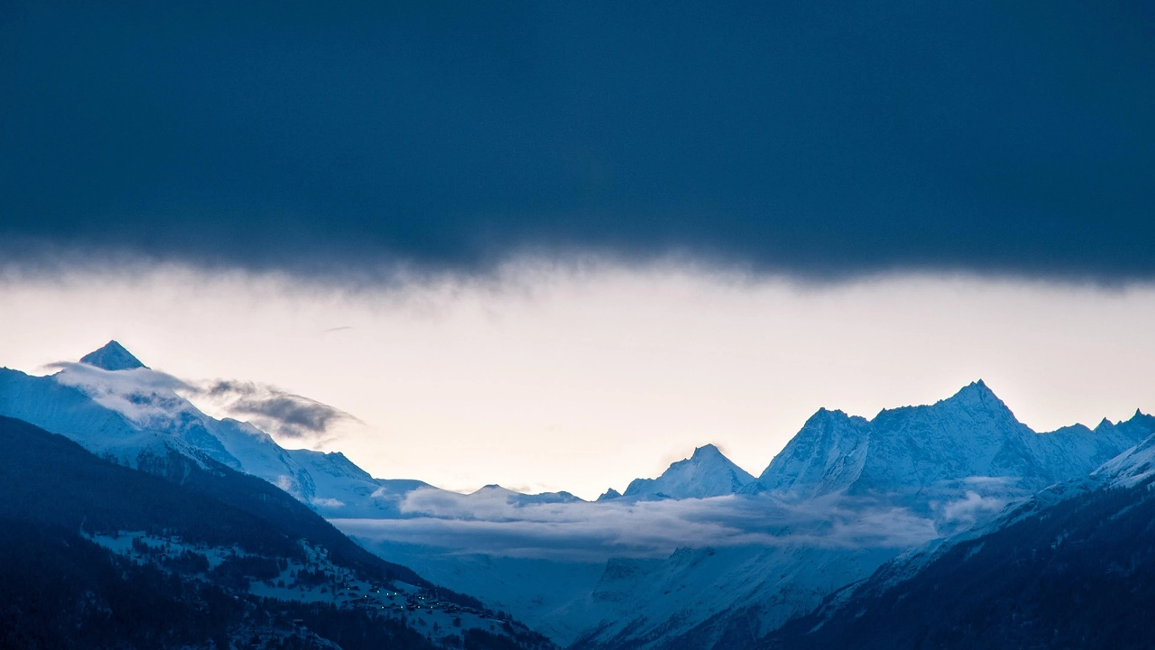 Alps mountains peaks - free 4K Ultra HD mountain wallpaper for desktop