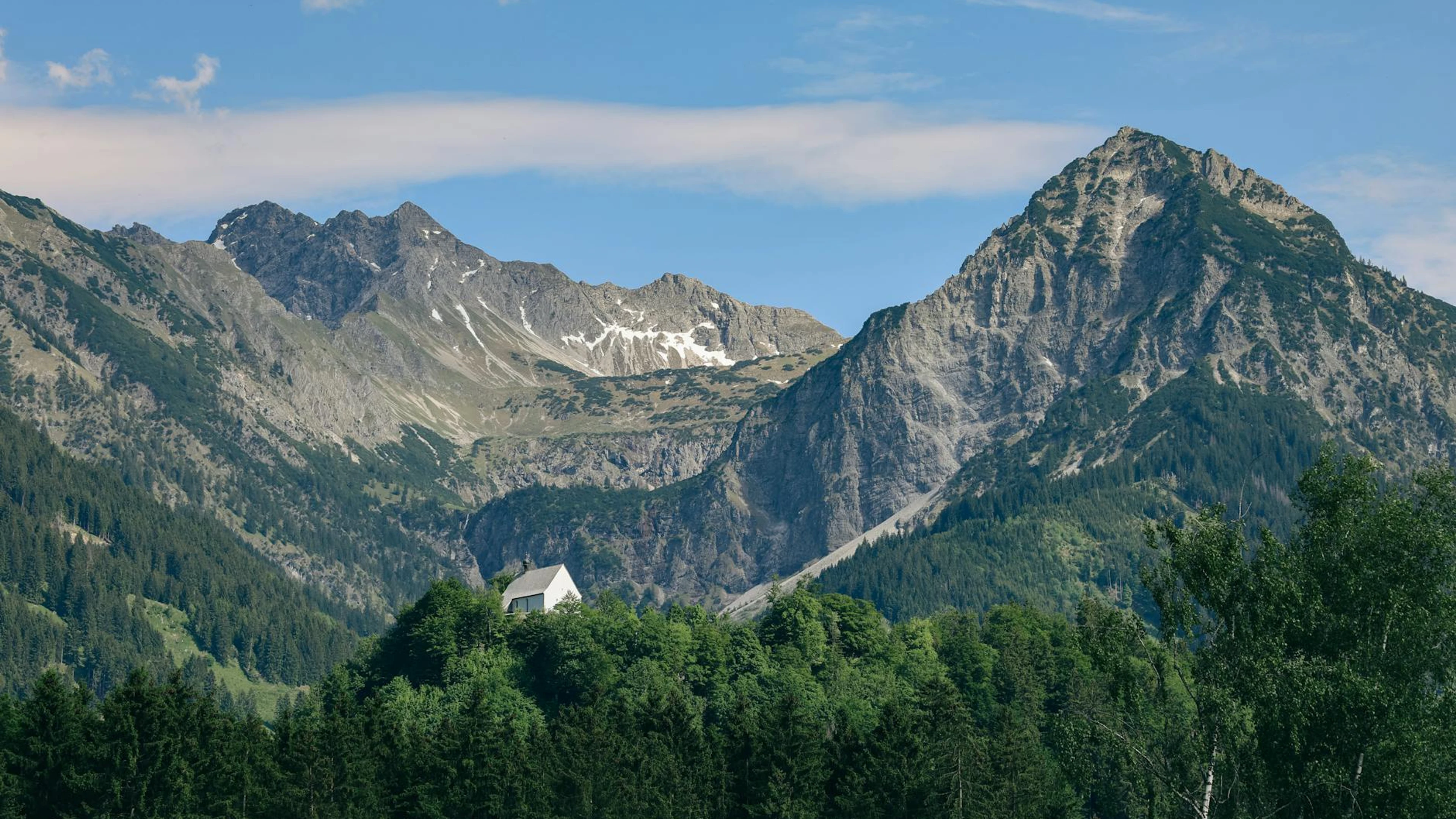 Beautiful summer view of mountains and forests in Fischen im Allgäu, Germany. - free 4K Ultra HD mountain wallpaper for desktop