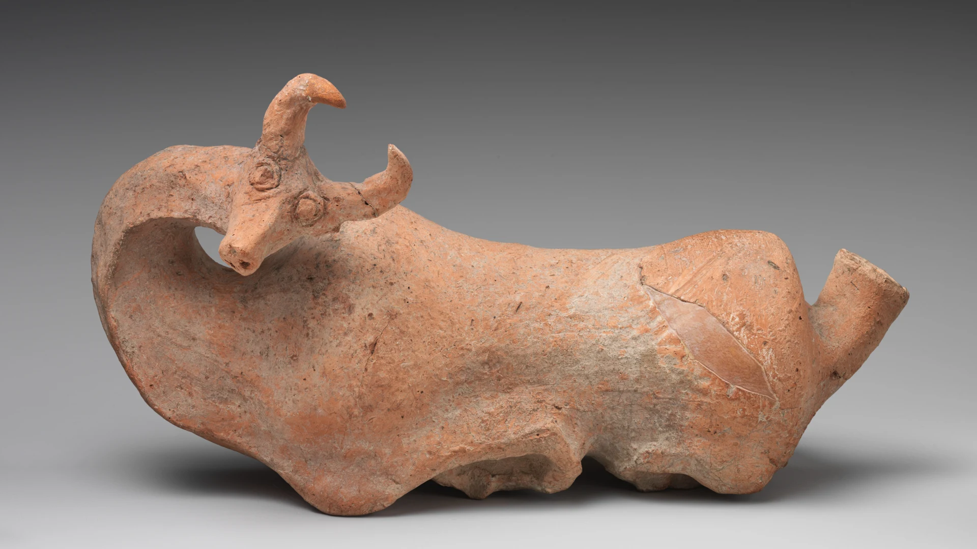 Jug in the form of a recumbent bull - free hd mountain wallpaper for desktop