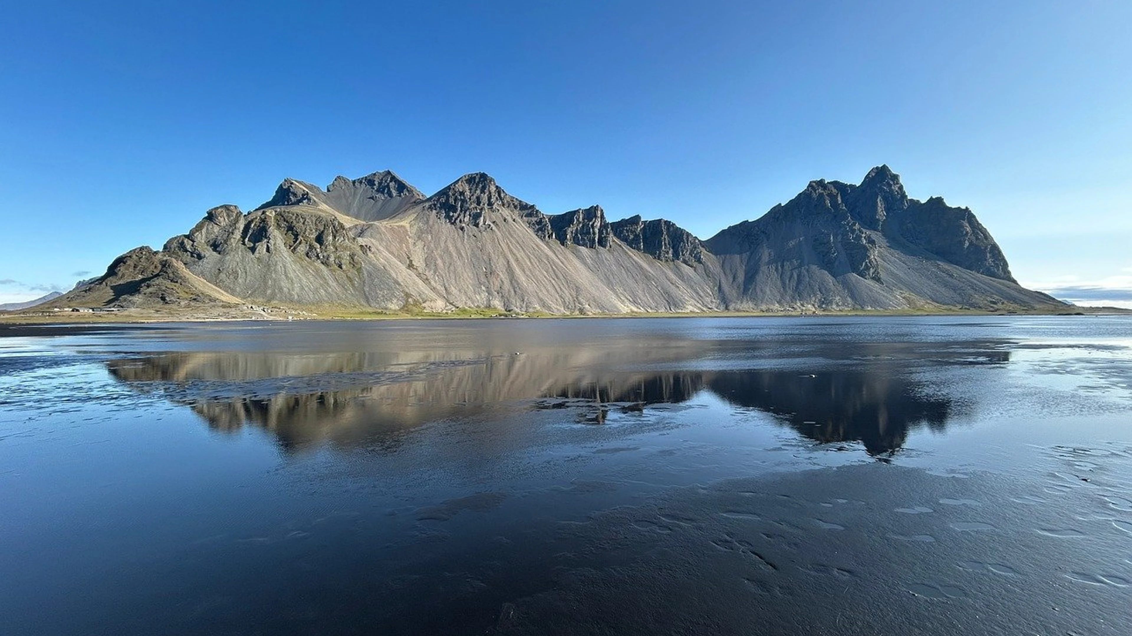 Mountain cliff water - free 4K Ultra HD mountain wallpaper for desktop