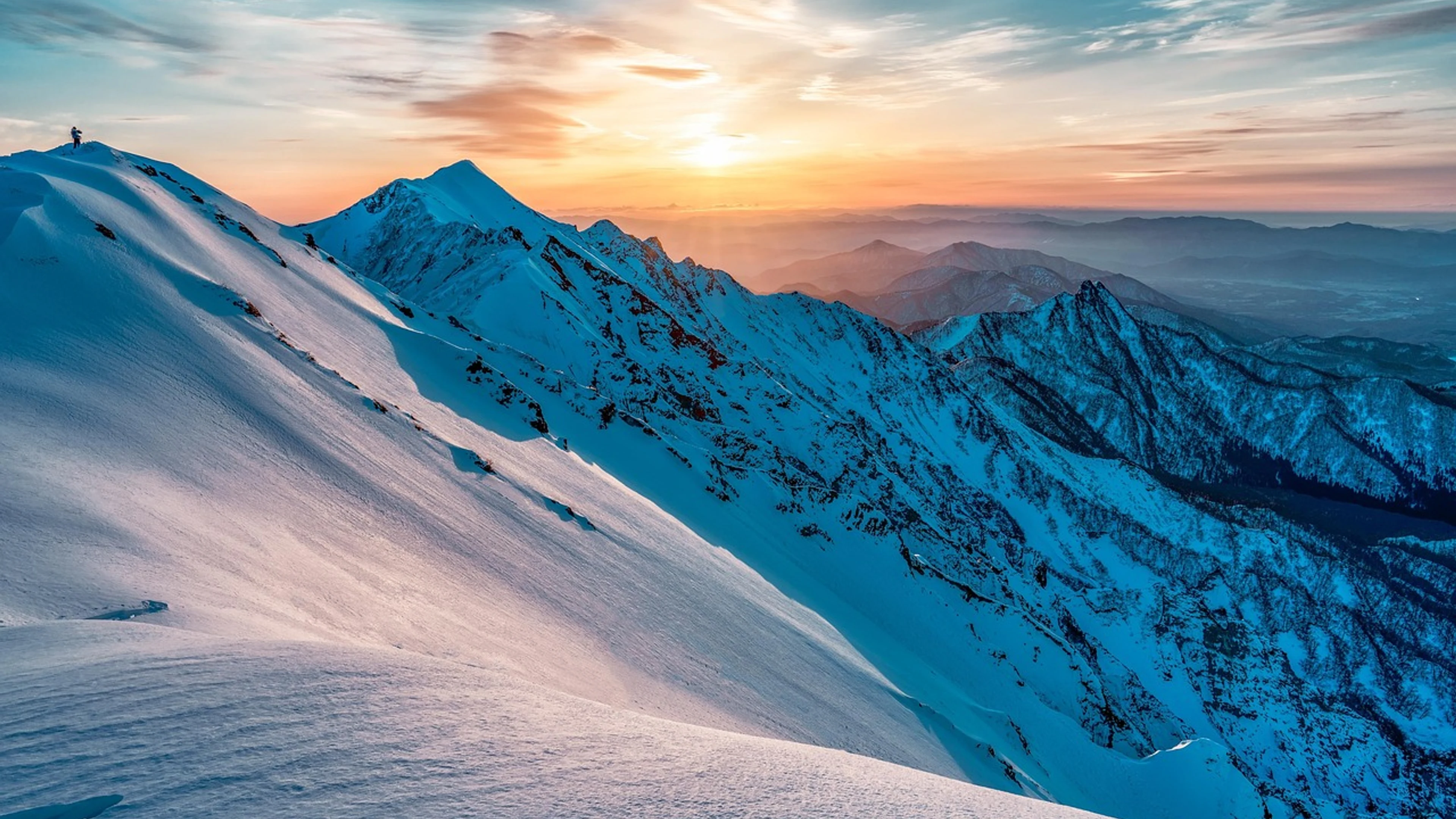 Mountain snow sunrise - free 4K Ultra HD mountain wallpaper for desktop