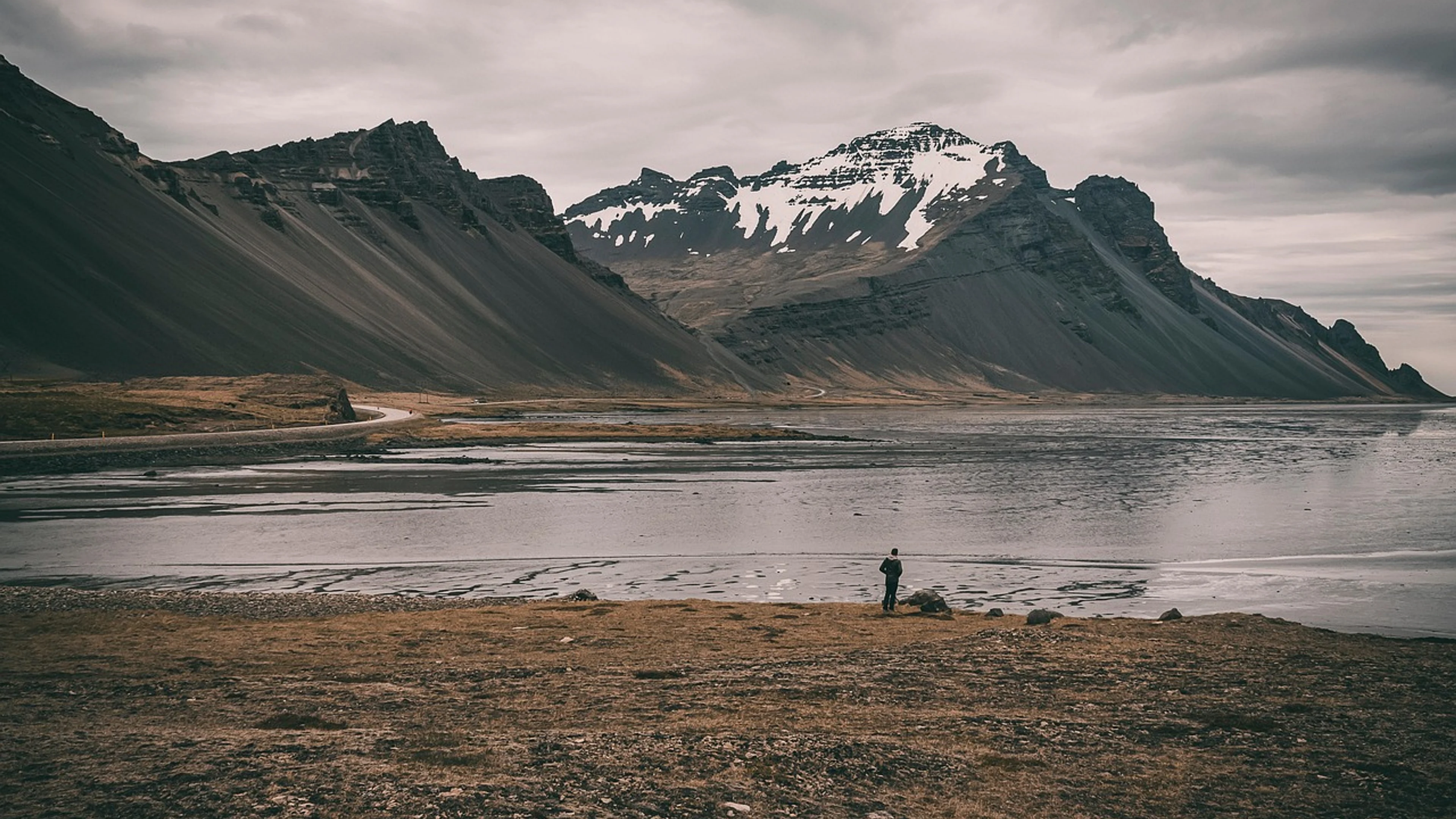 Mountains iceland lake - free 4K Ultra HD mountain wallpaper for desktop
