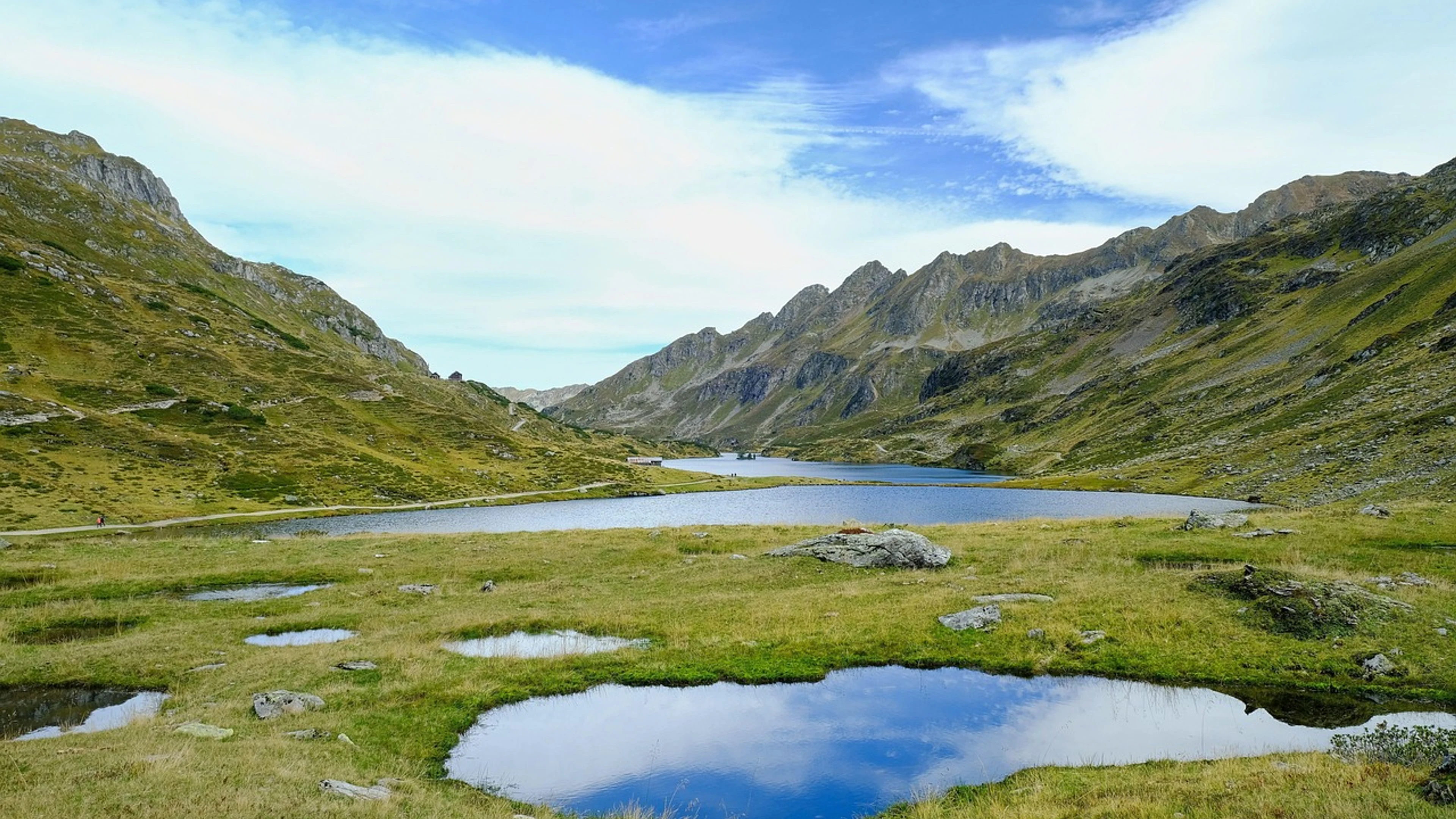 Mountains mountain lake alpine - free 4K Ultra HD mountain wallpaper for desktop