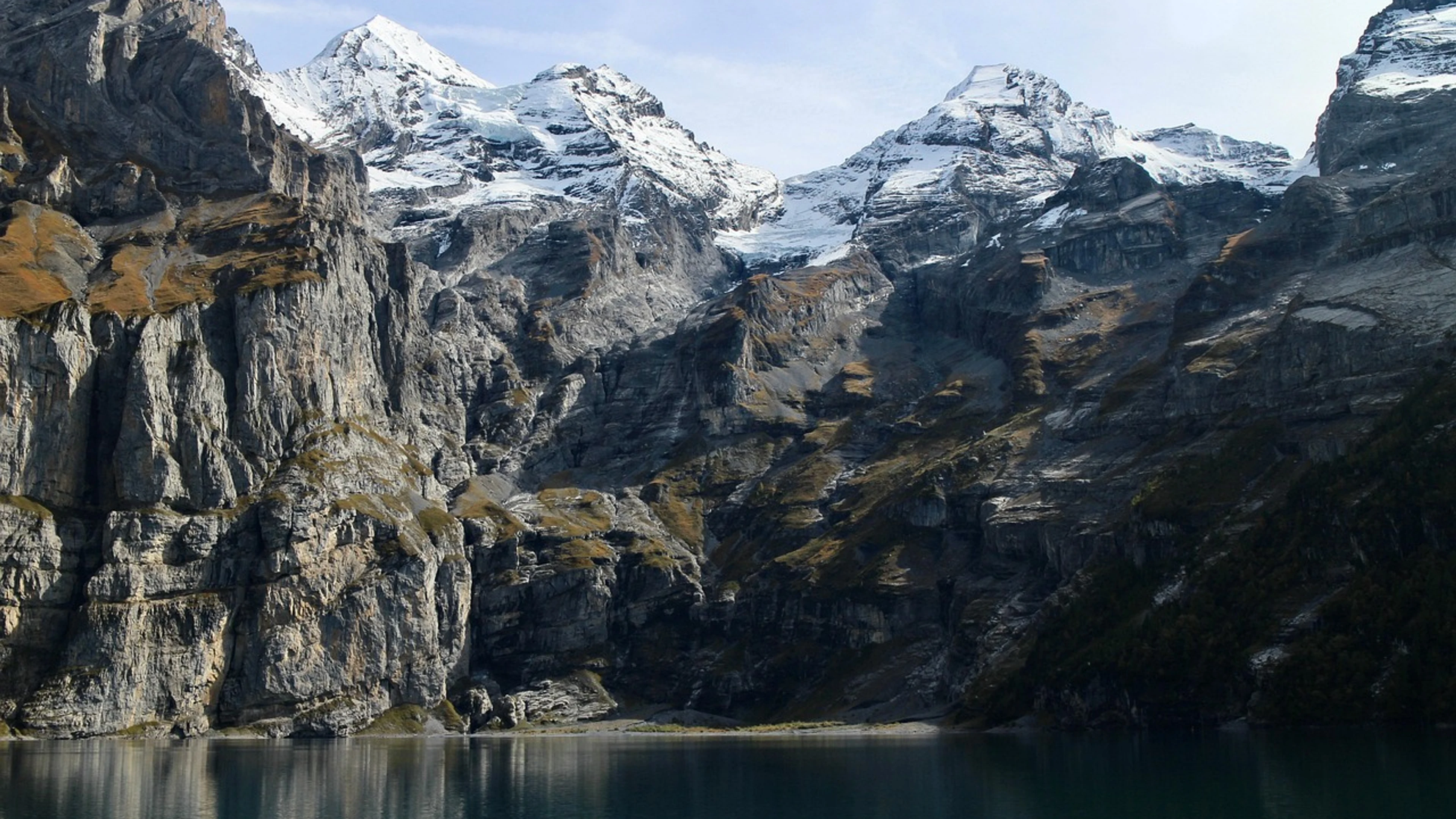 Mountains peaks lake - free 4K Ultra HD mountain wallpaper for desktop