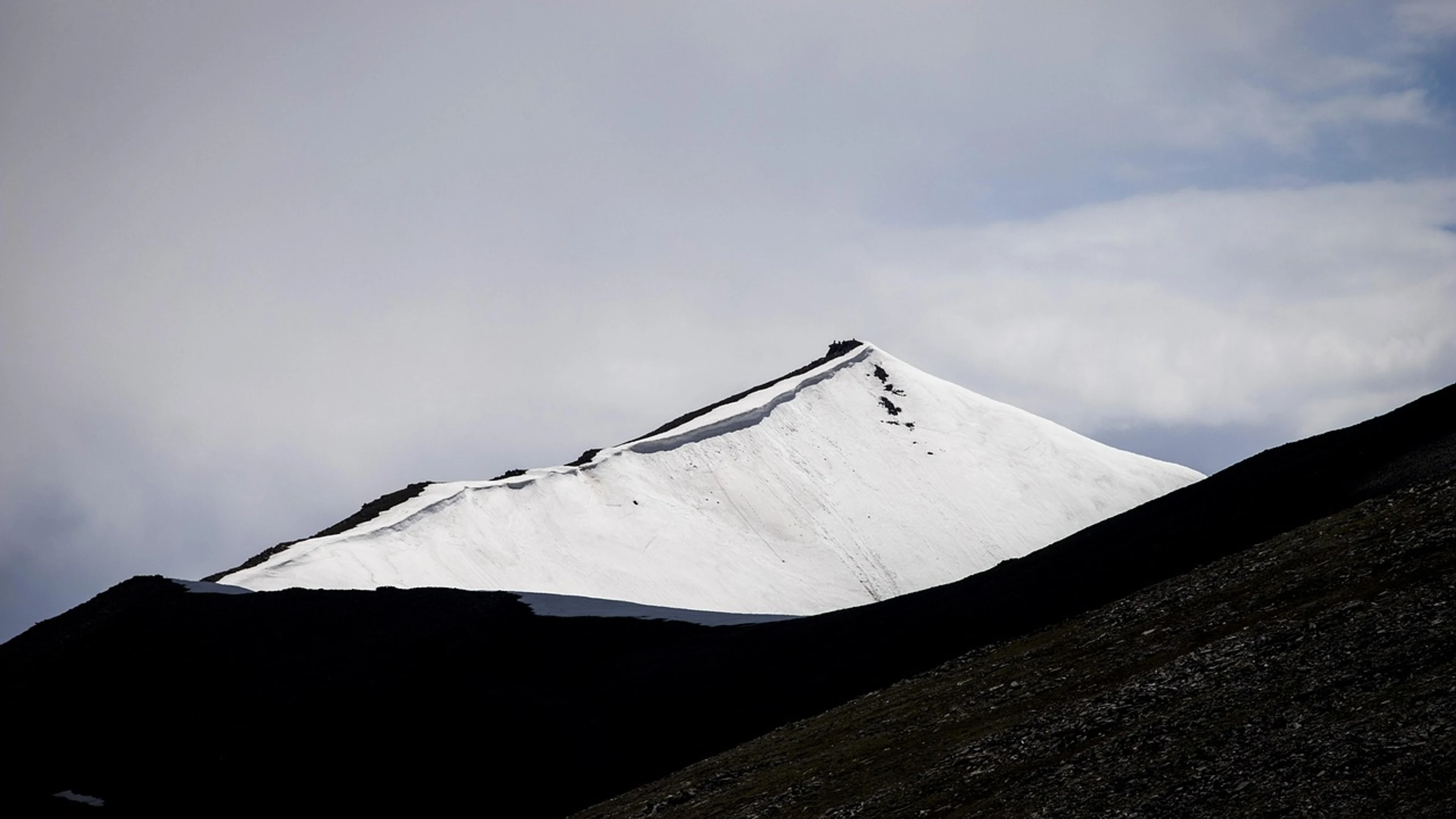 Mountains snow snowfall - free 4K Ultra HD mountain wallpaper for desktop