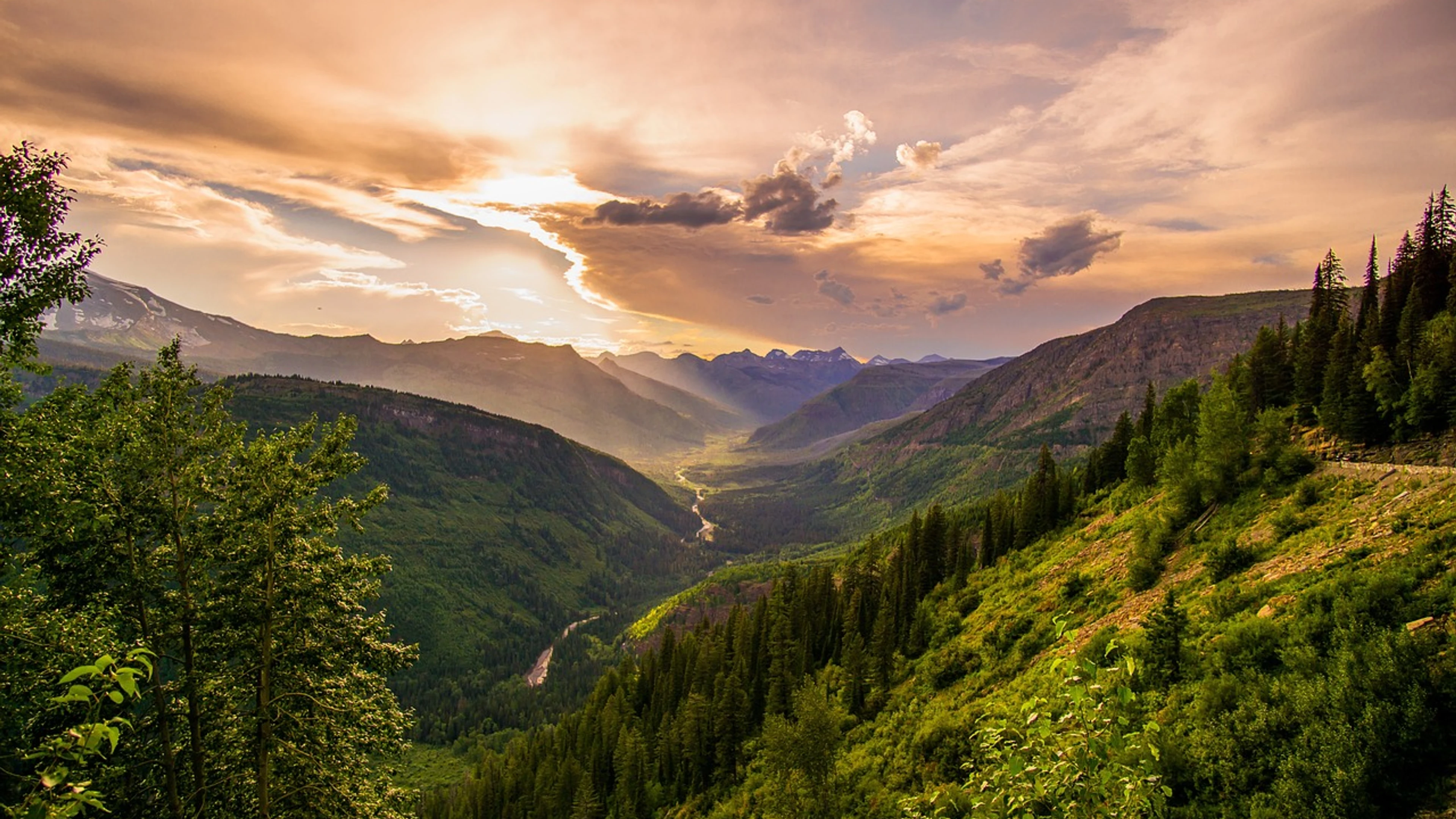 Mountains trees sky - free 4K Ultra HD mountain wallpaper for desktop