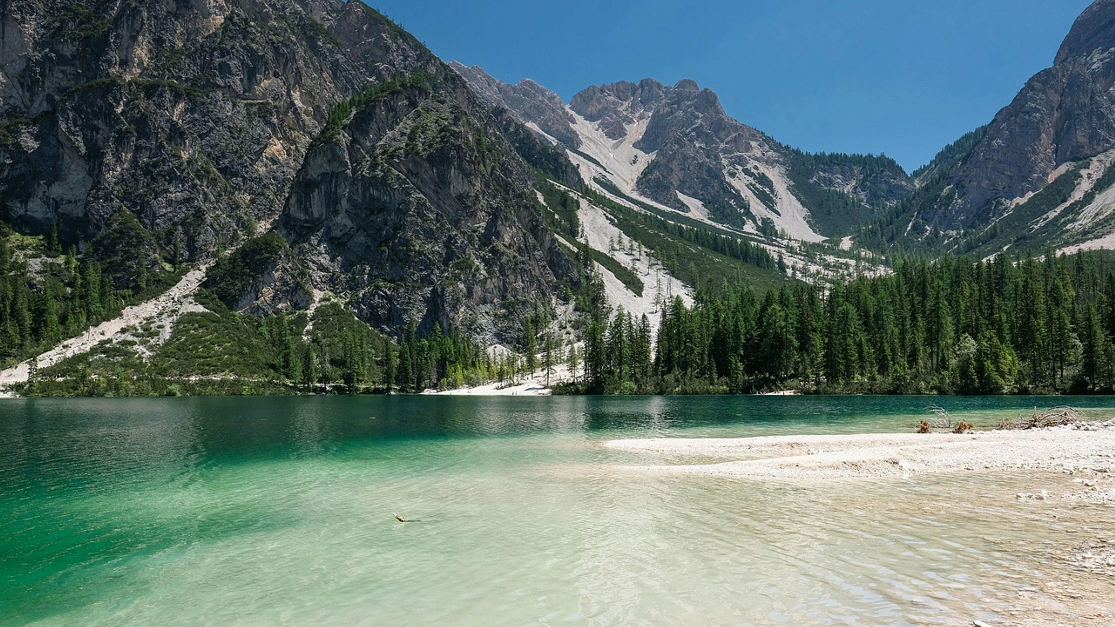 Nature landscape lake - free 4K Ultra HD mountain wallpaper for desktop