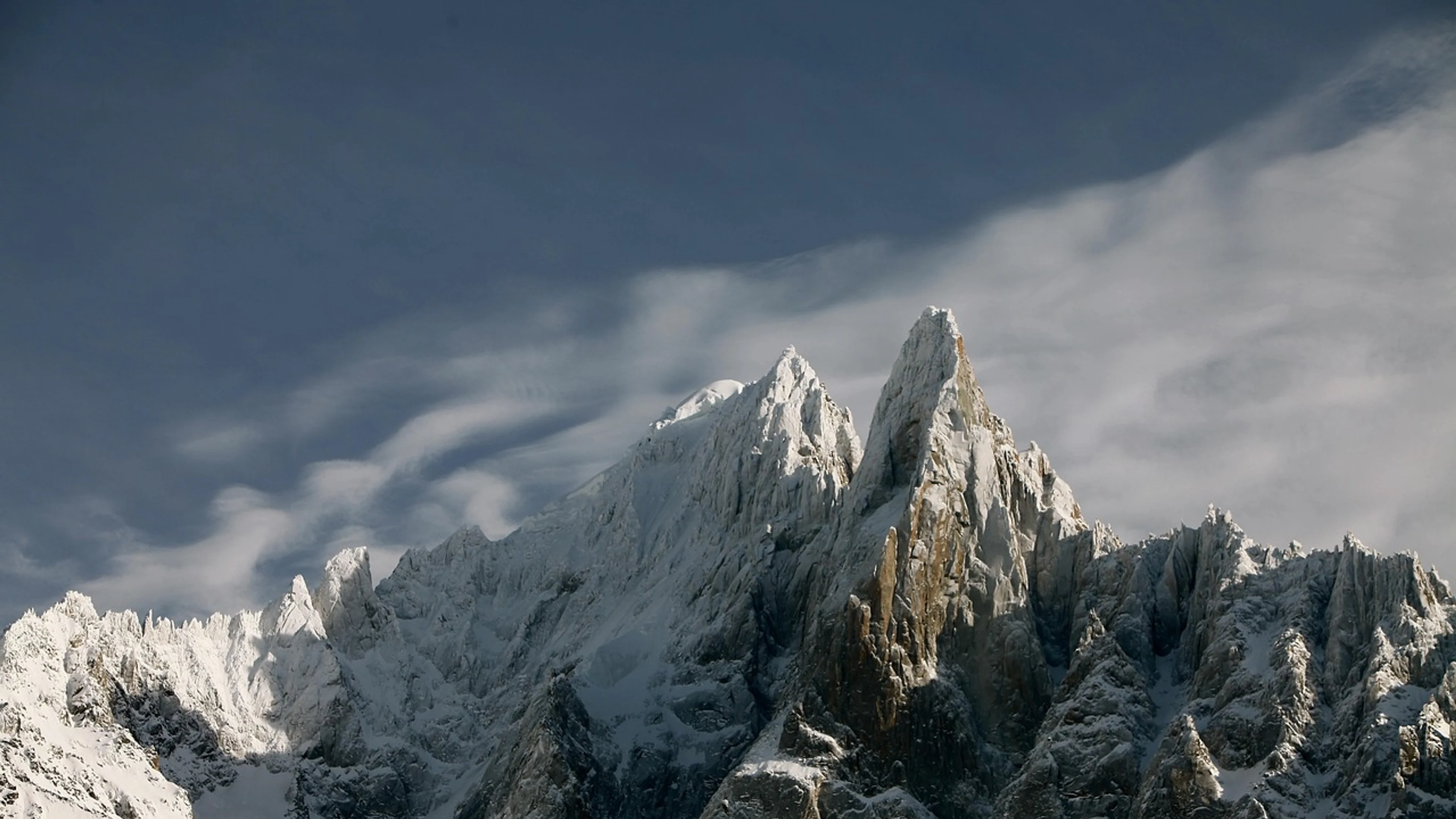 Snow mountain sky - free 4K Ultra HD mountain wallpaper for desktop