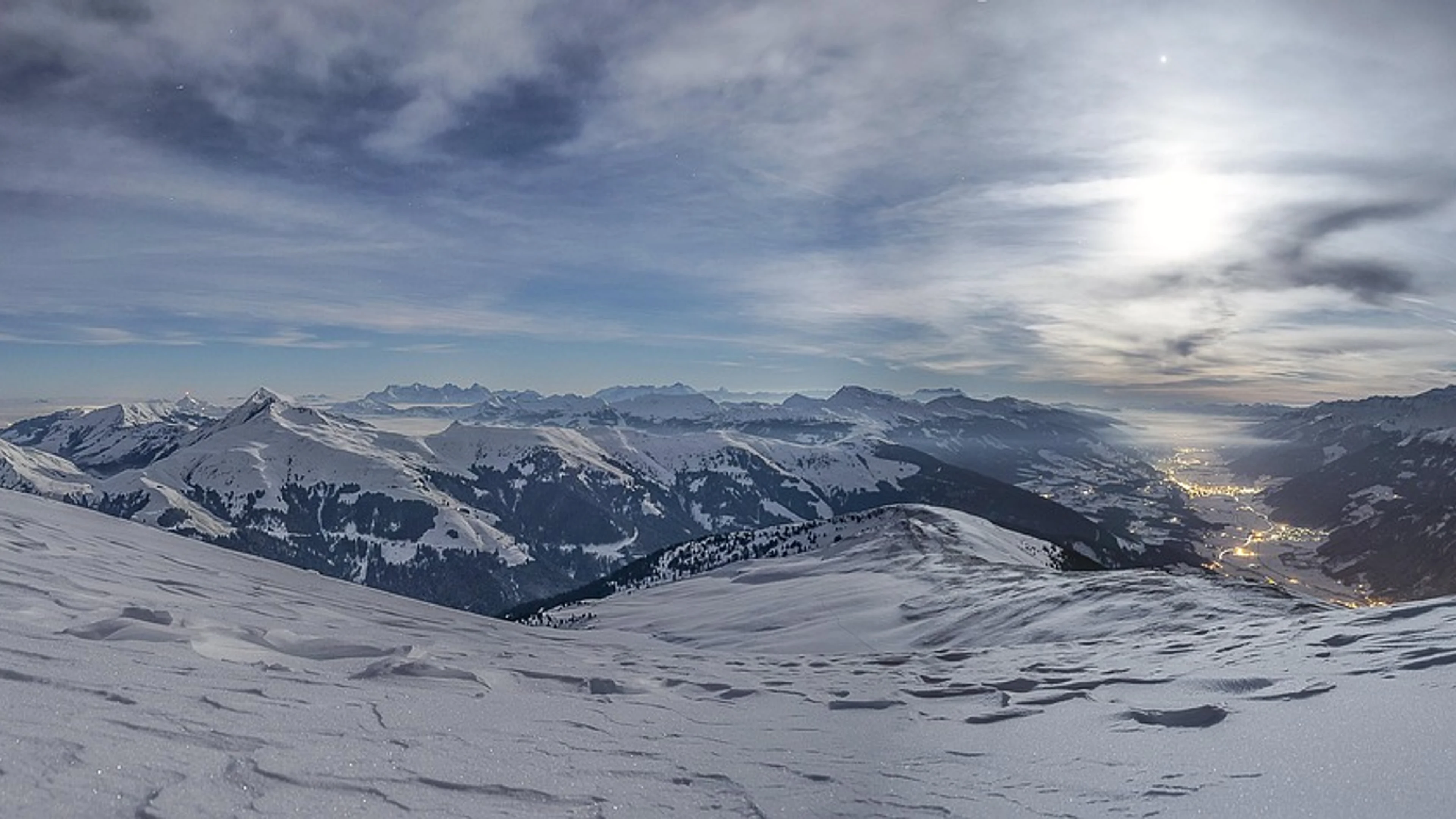 Snow mountains panorama - free 4K Ultra HD mountain wallpaper for desktop