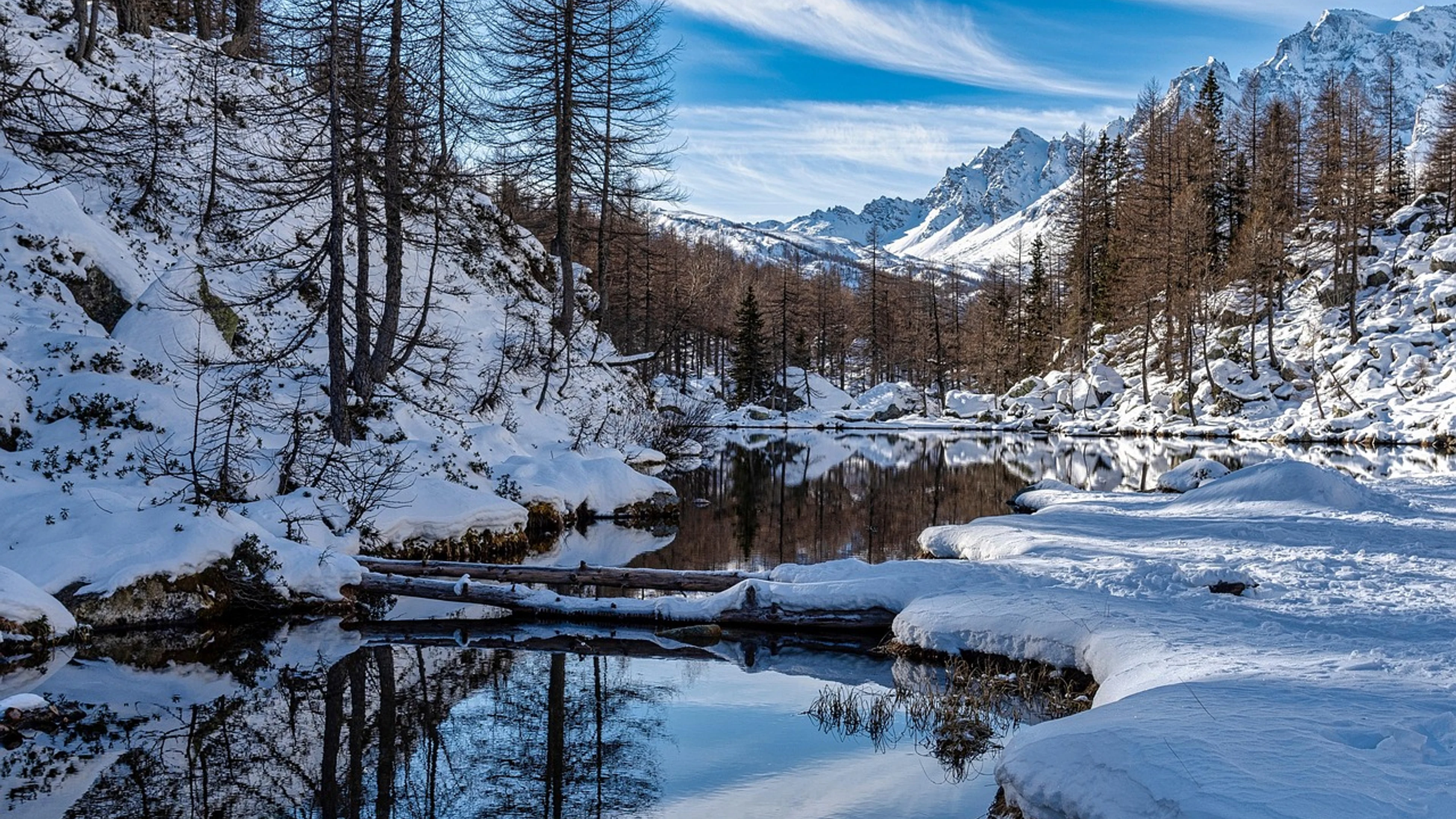 Trail lake trees - free 4K Ultra HD mountain wallpaper for desktop