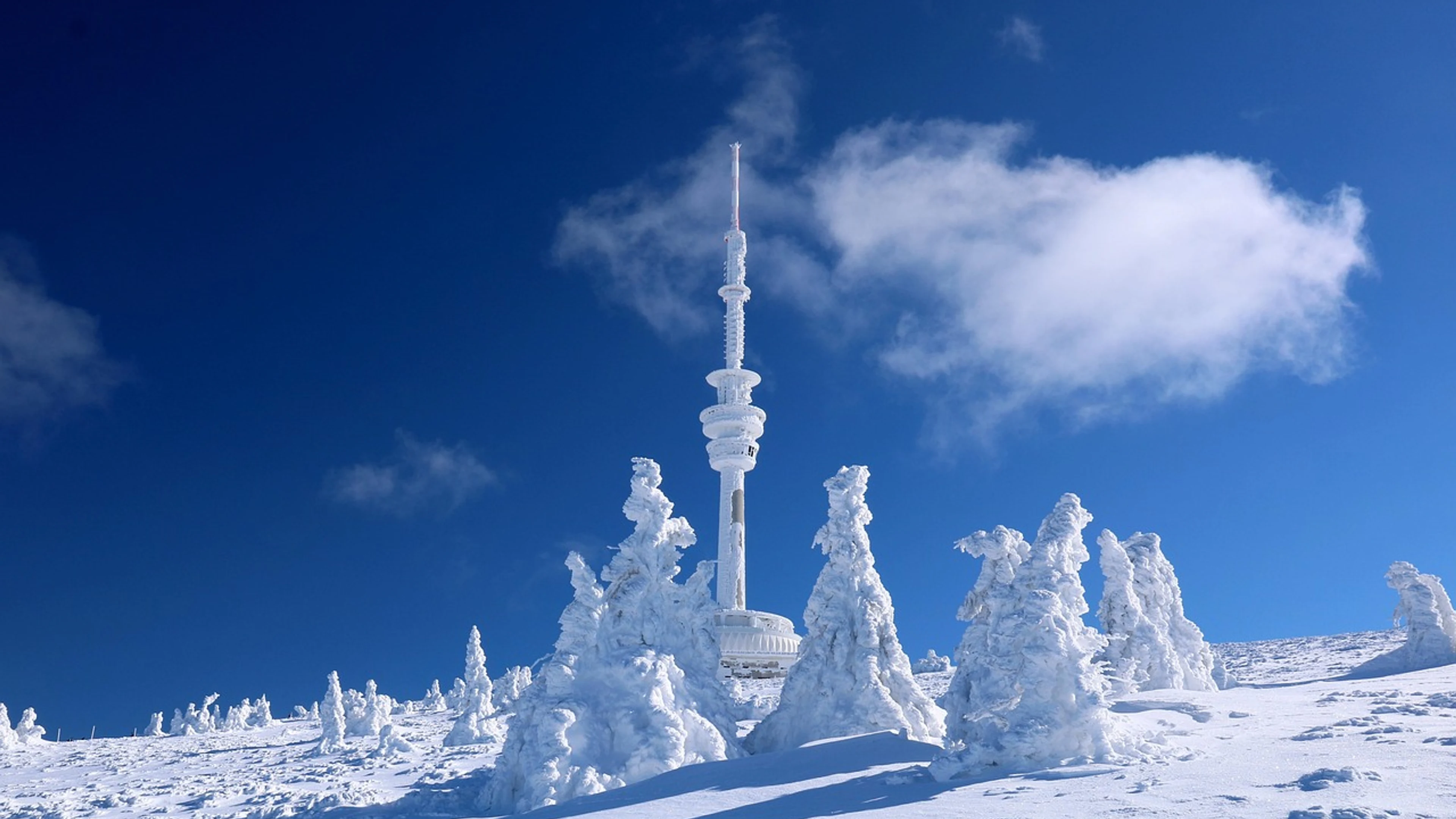 Winter mountain transmitter - free 4K Ultra HD mountain wallpaper for desktop