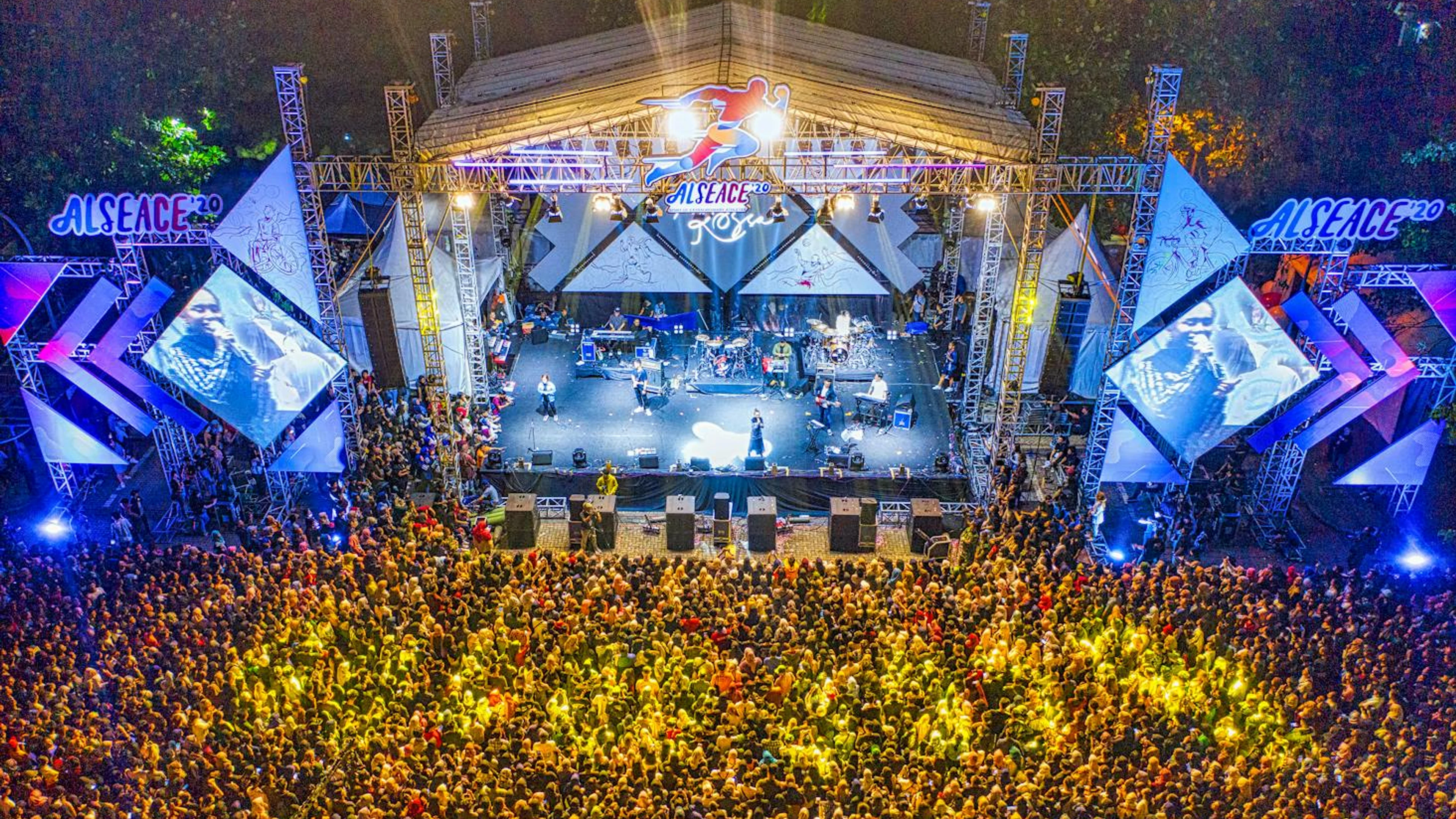 Aerial view of a large crowd enjoying a nighttime concert. - free 4K Ultra HD music wallpaper for desktop