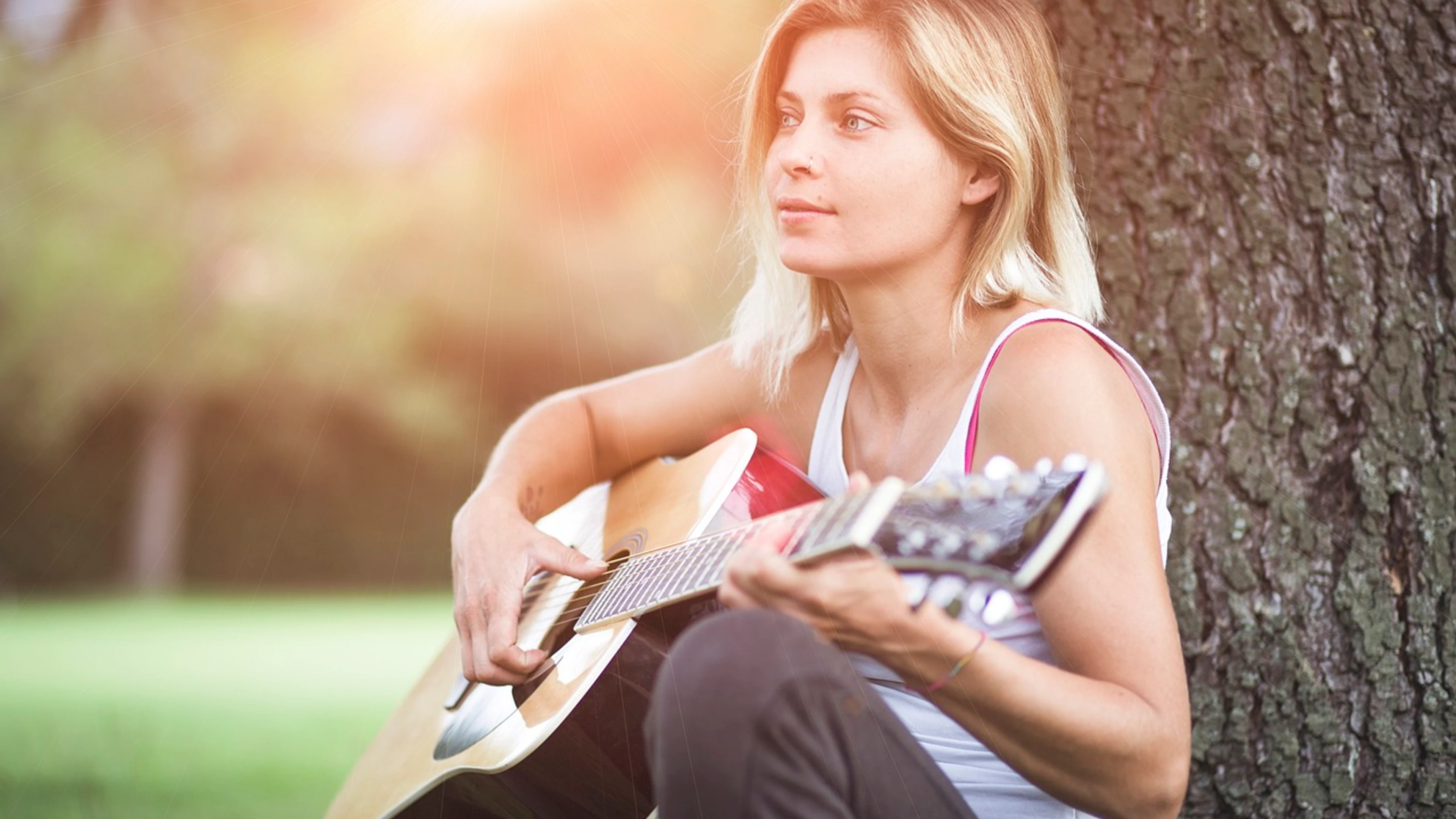 Guitar guitarist girl - free 4K Ultra HD music wallpaper for desktop