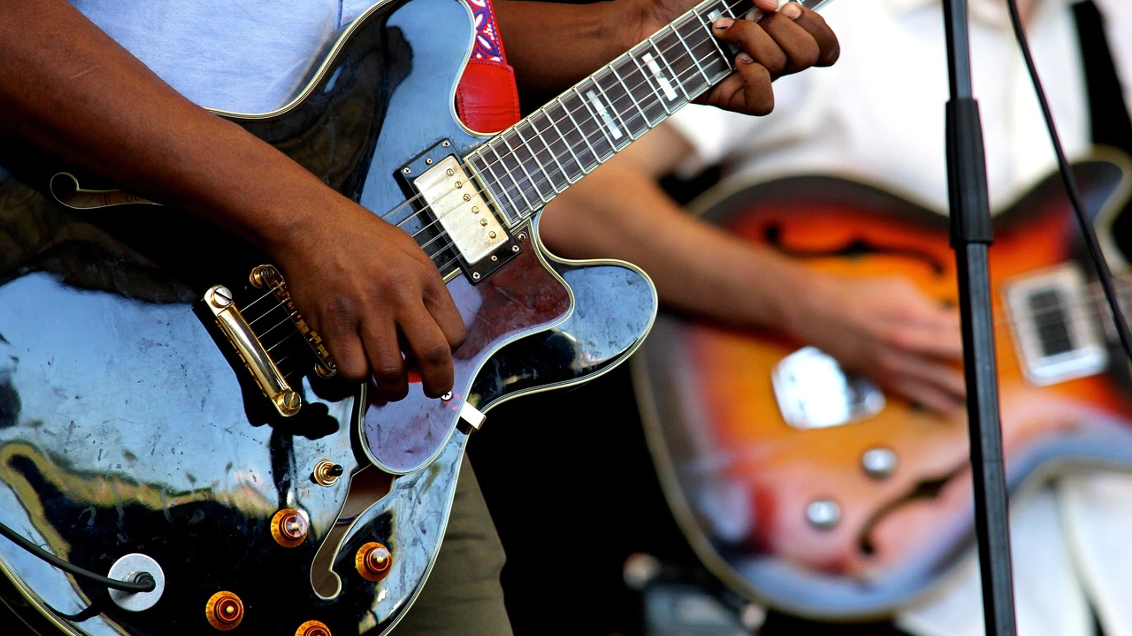 Guitars instruments perform - free 4K Ultra HD music wallpaper for desktop