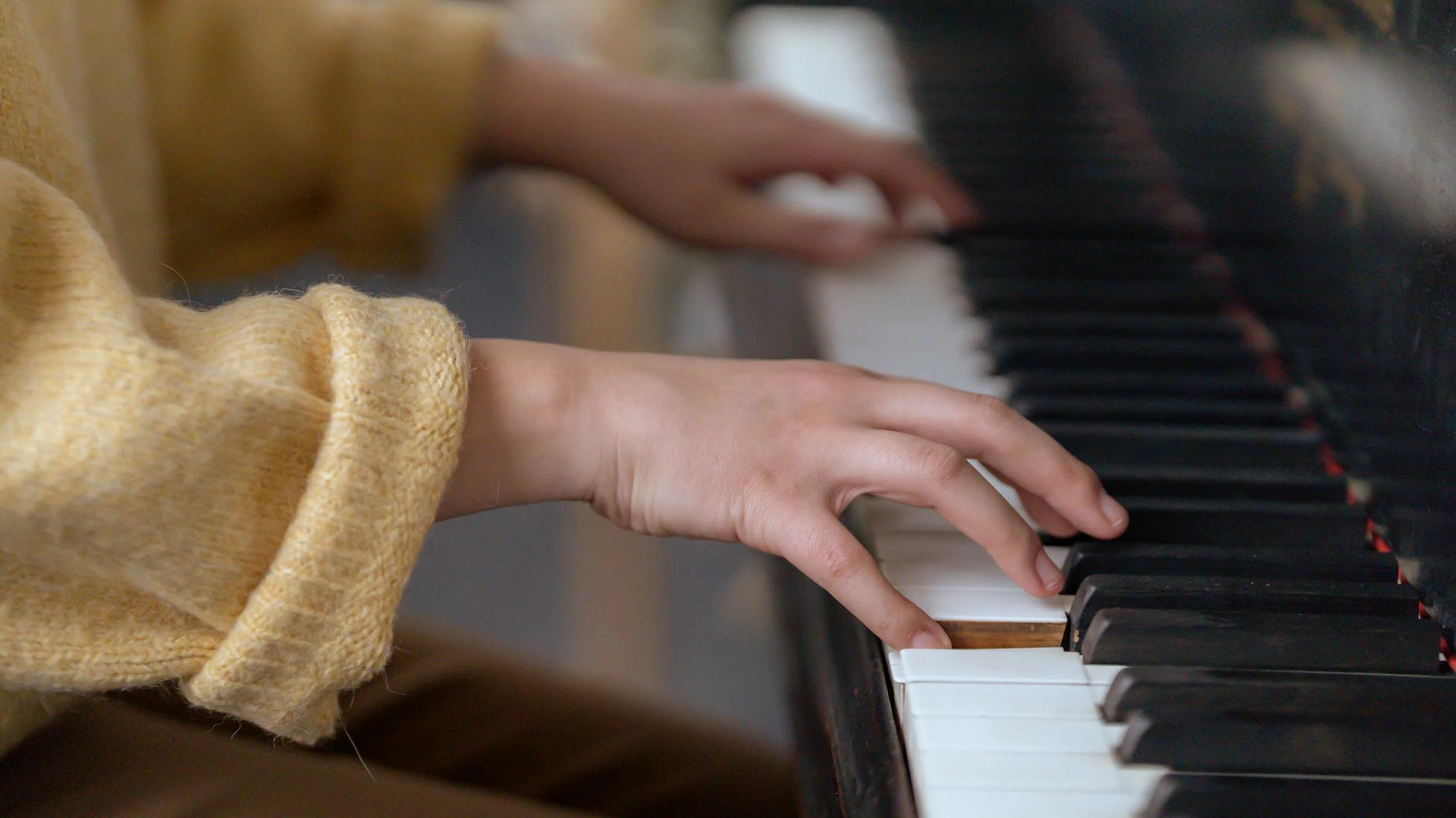 Side view of crop anonymous lady in casual outfit sitting in light room while pl - free 4K Ultra HD music wallpaper for desktop