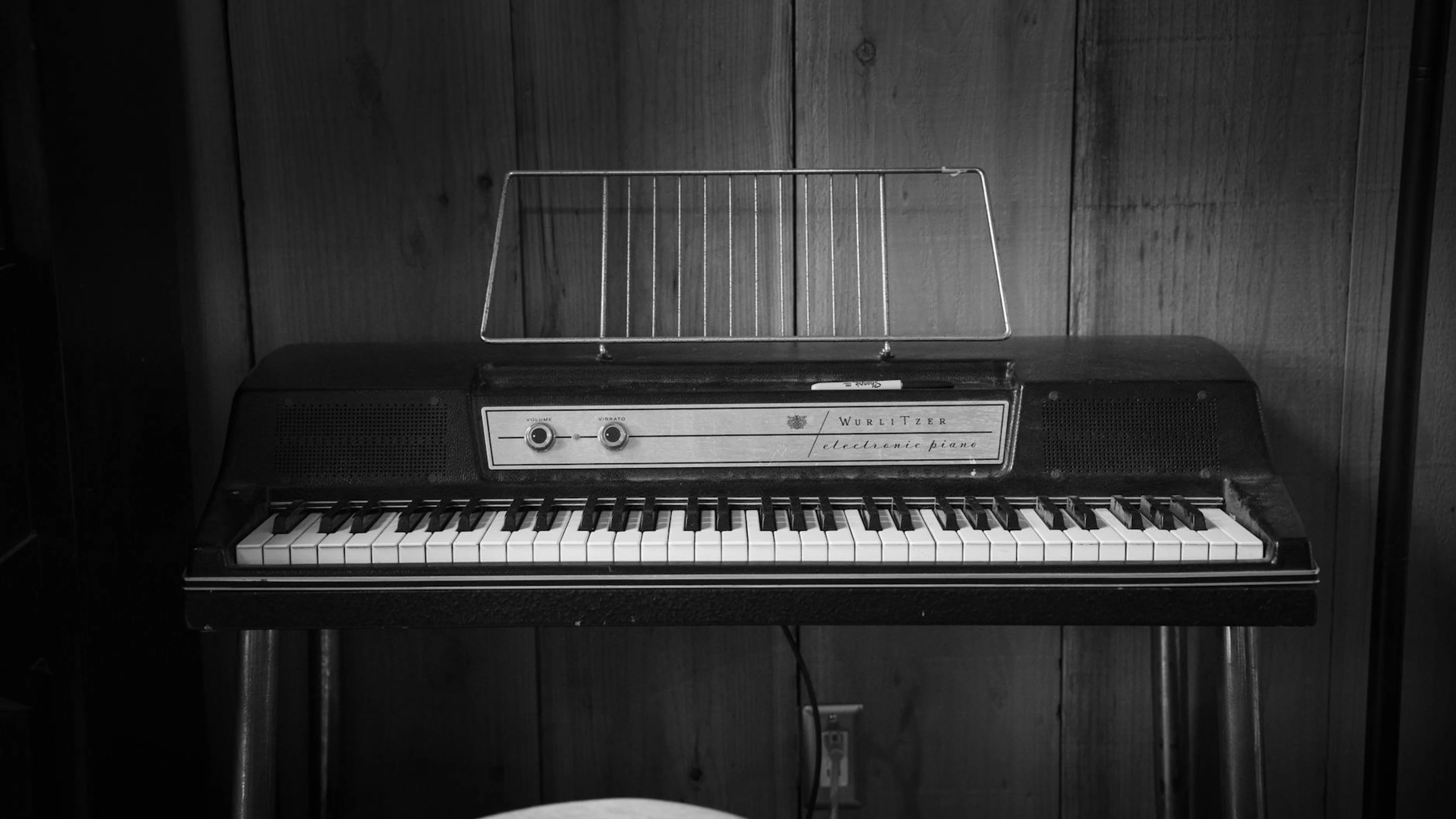 Vintage Wurlitzer electronic piano in black and white, evokes nostalgia with cla - free 4K Ultra HD music wallpaper for desktop