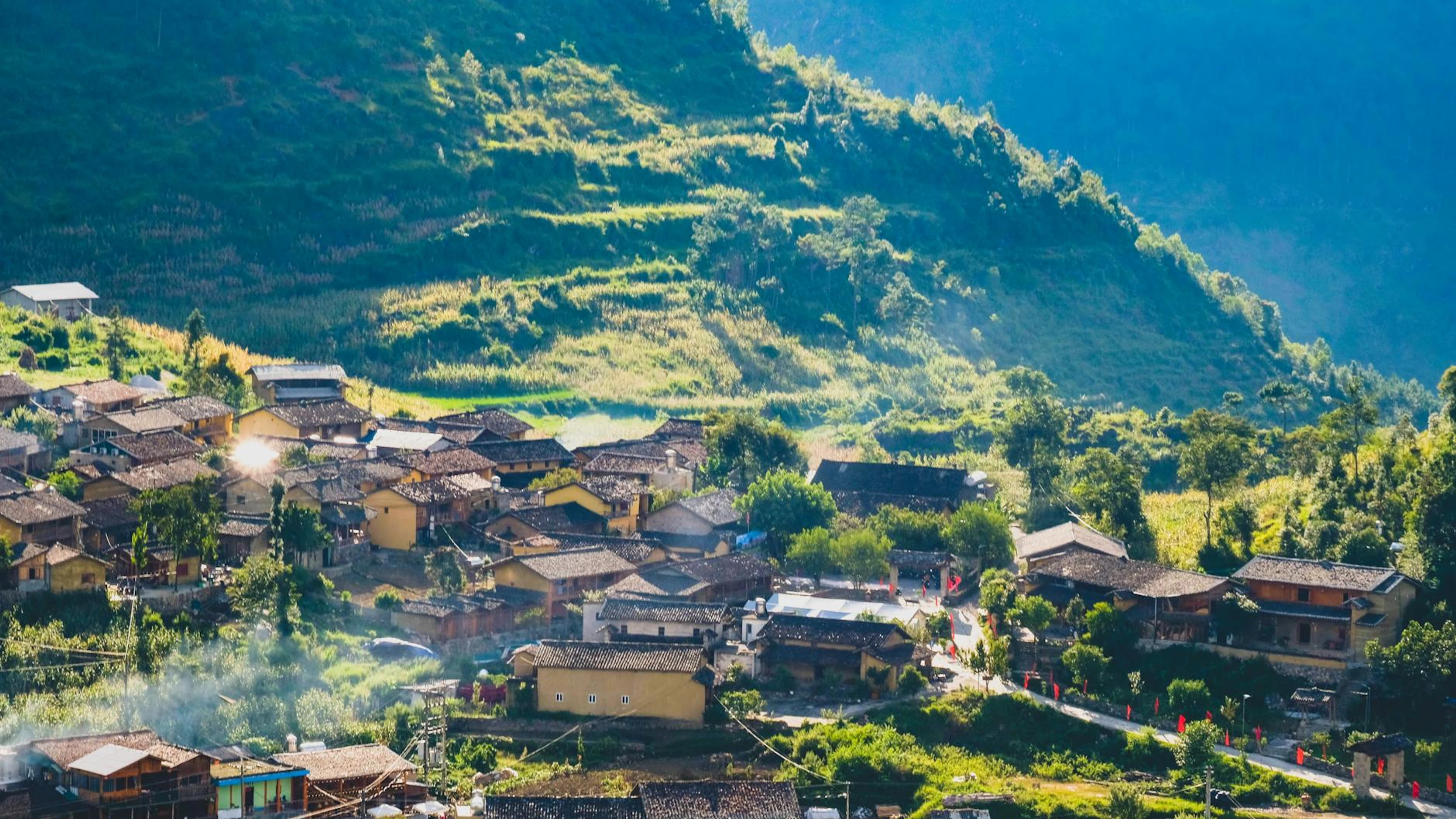 A picturesque village in Hà Giang, Vietnam, nestled among lush mountains and gre - free 4K Ultra HD nature wallpaper for desktop