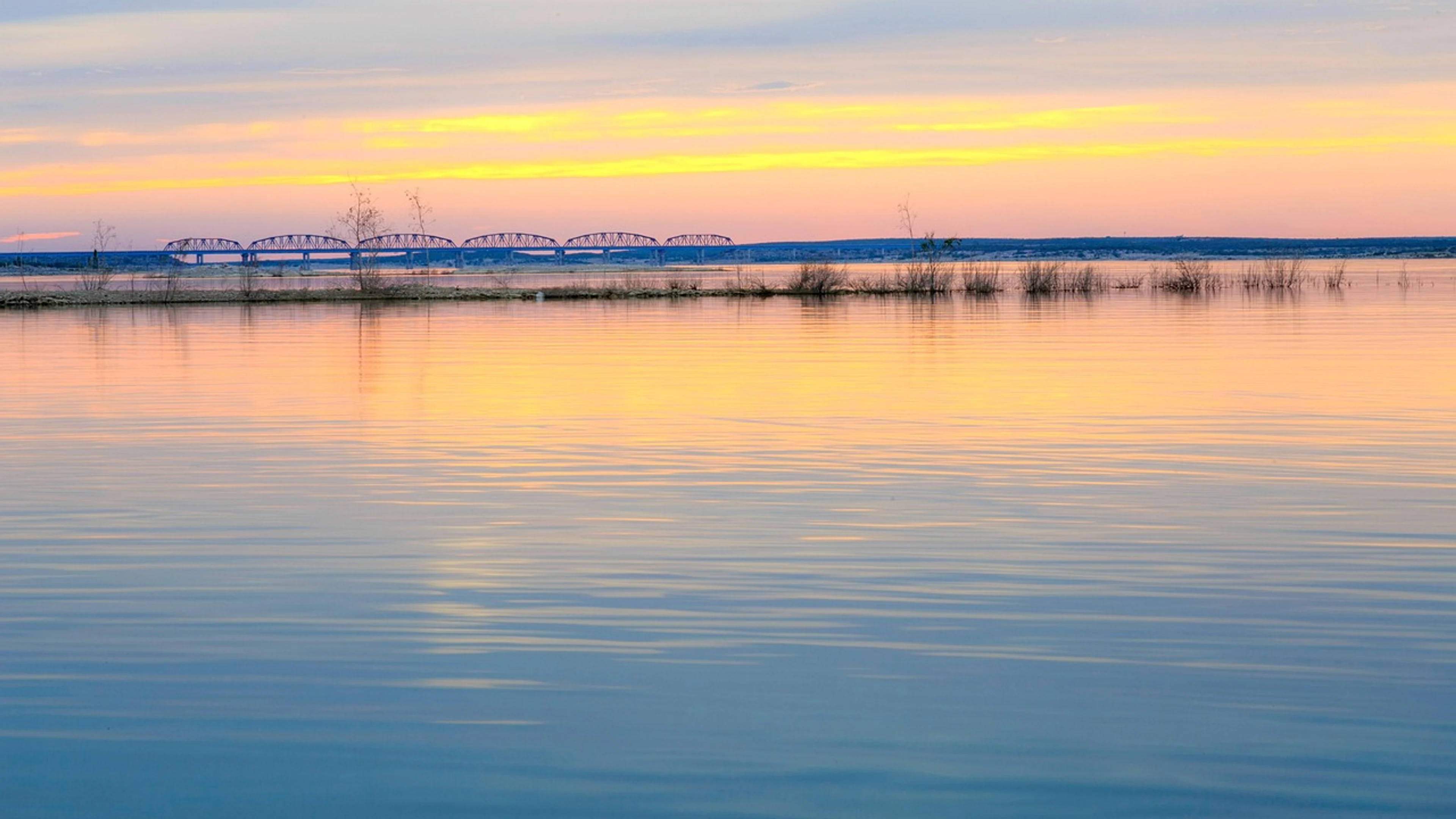Bridge lake sky - free 4K Ultra HD nature wallpaper for desktop
