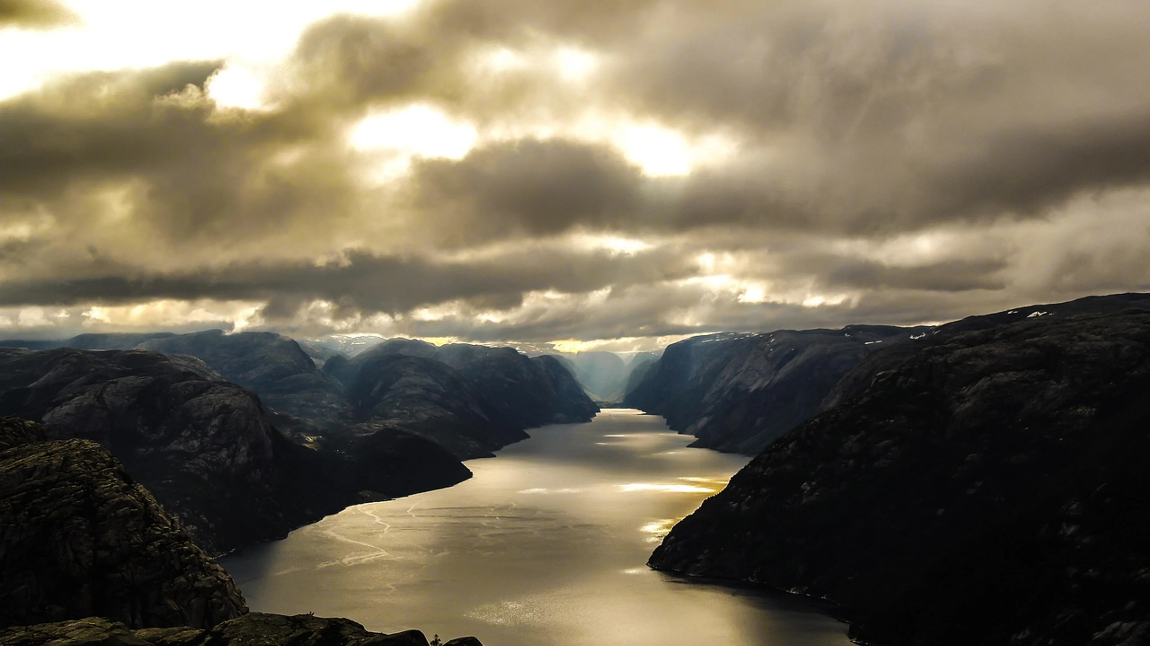 Fjord mountains lysefjord - free 4K Ultra HD nature wallpaper for desktop