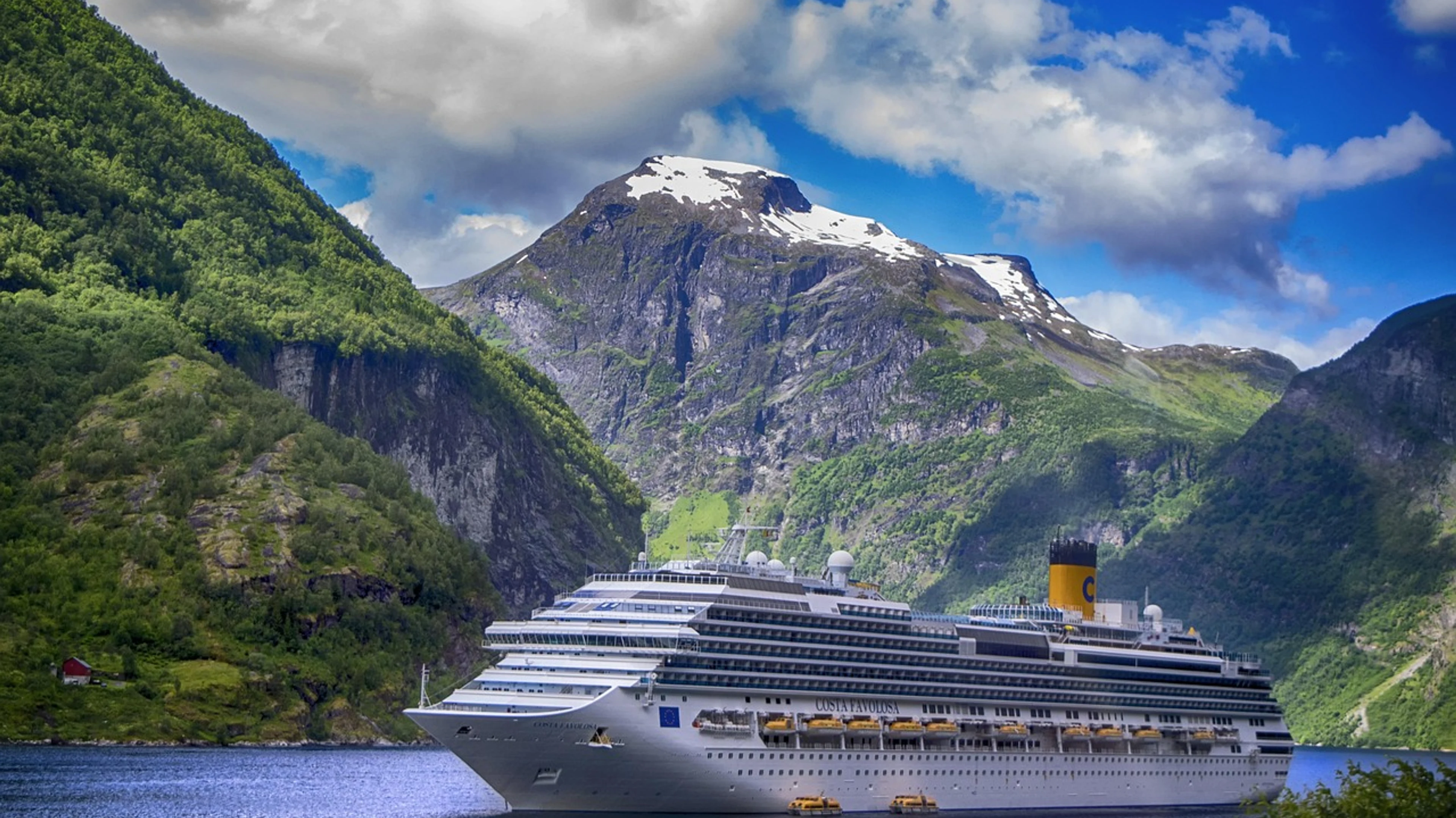 Fjords norway boat - free 4K Ultra HD nature wallpaper for desktop